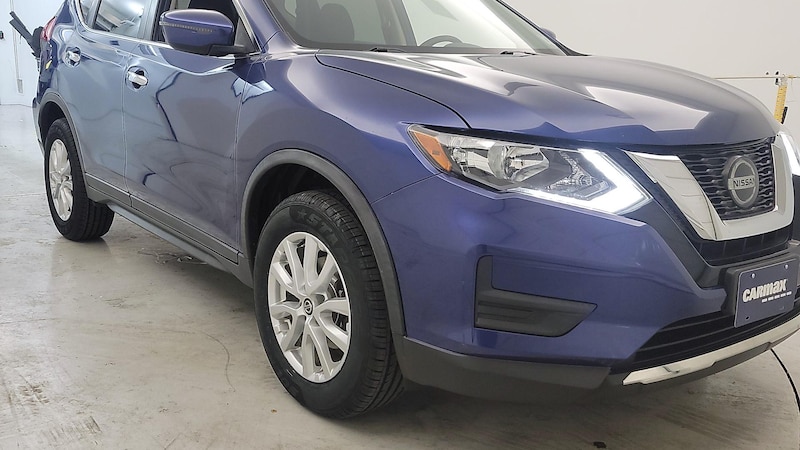 2020 Nissan Rogue SV Hero Image