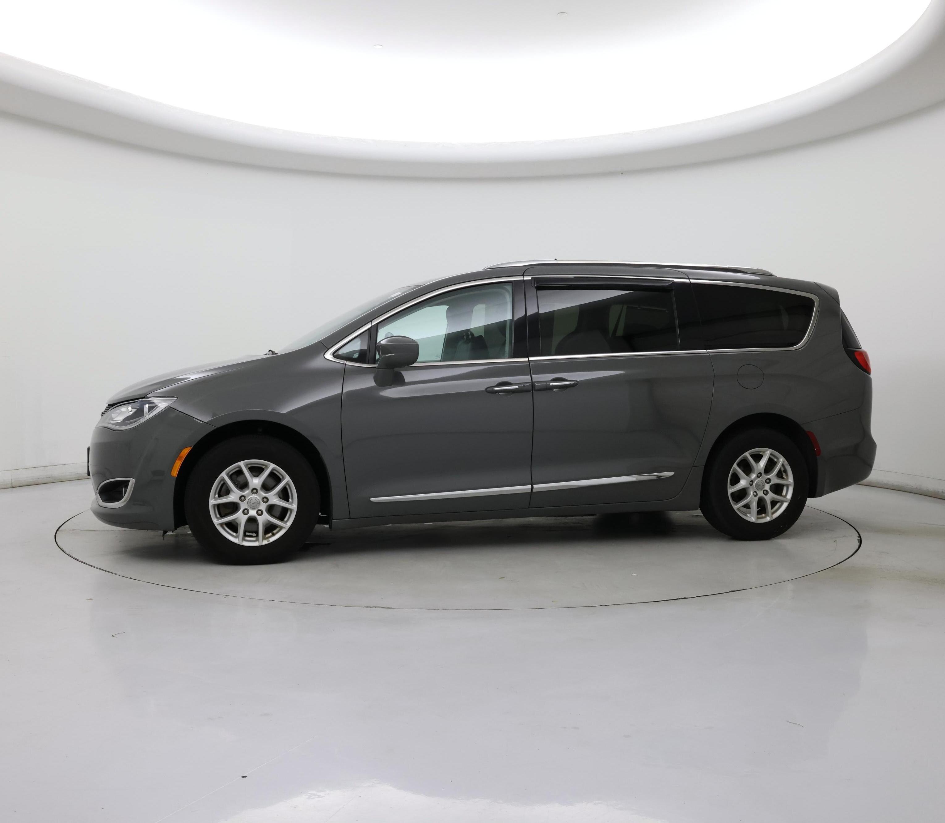 Thumbnail: 2020 Chrysler Pacifica - 3