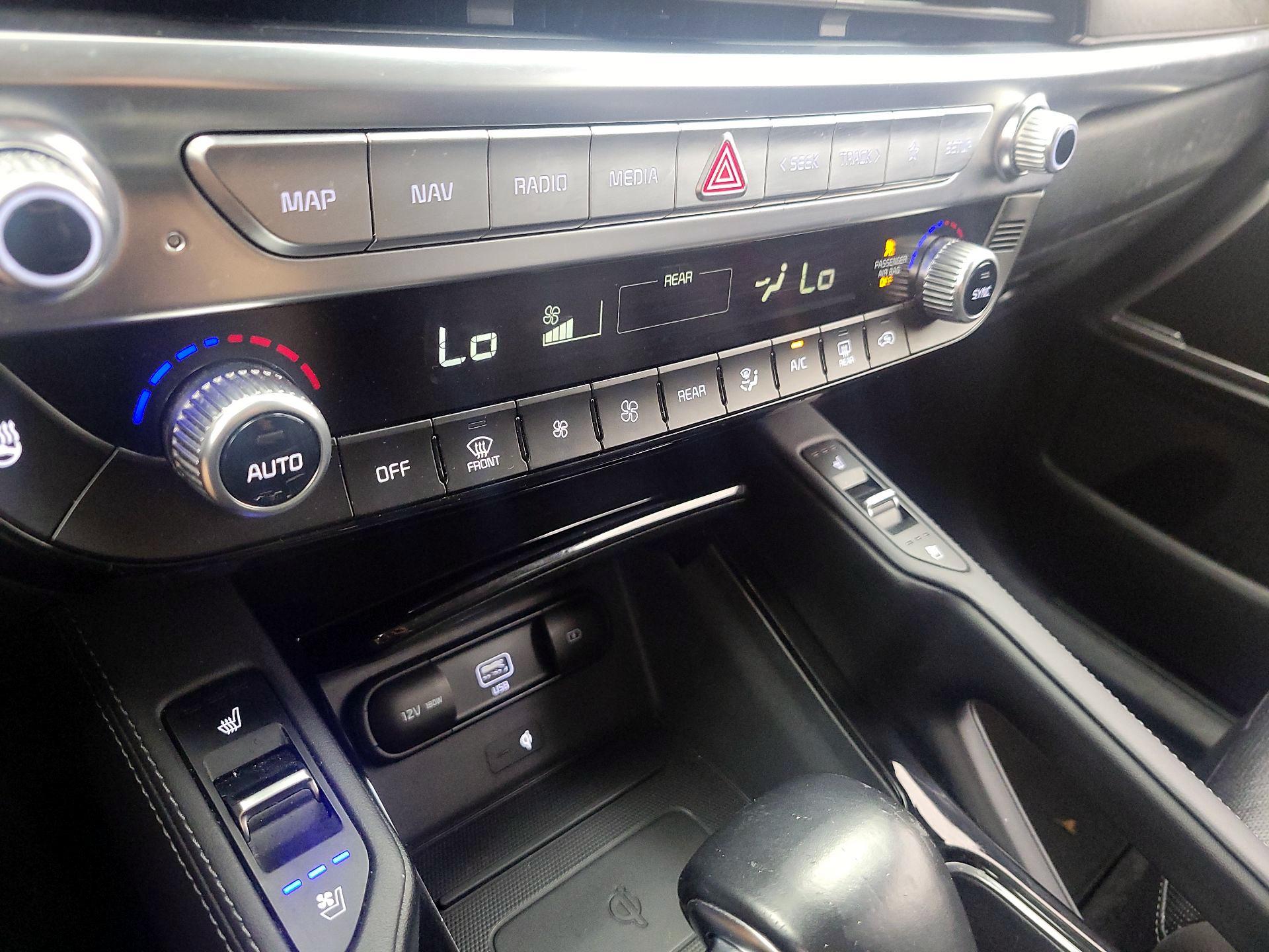 Thumbnail: 2020 Kia Telluride - 17