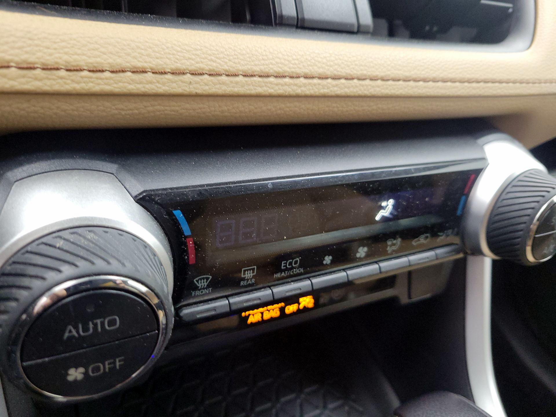 Thumbnail: 2021 Toyota RAV4 - 16