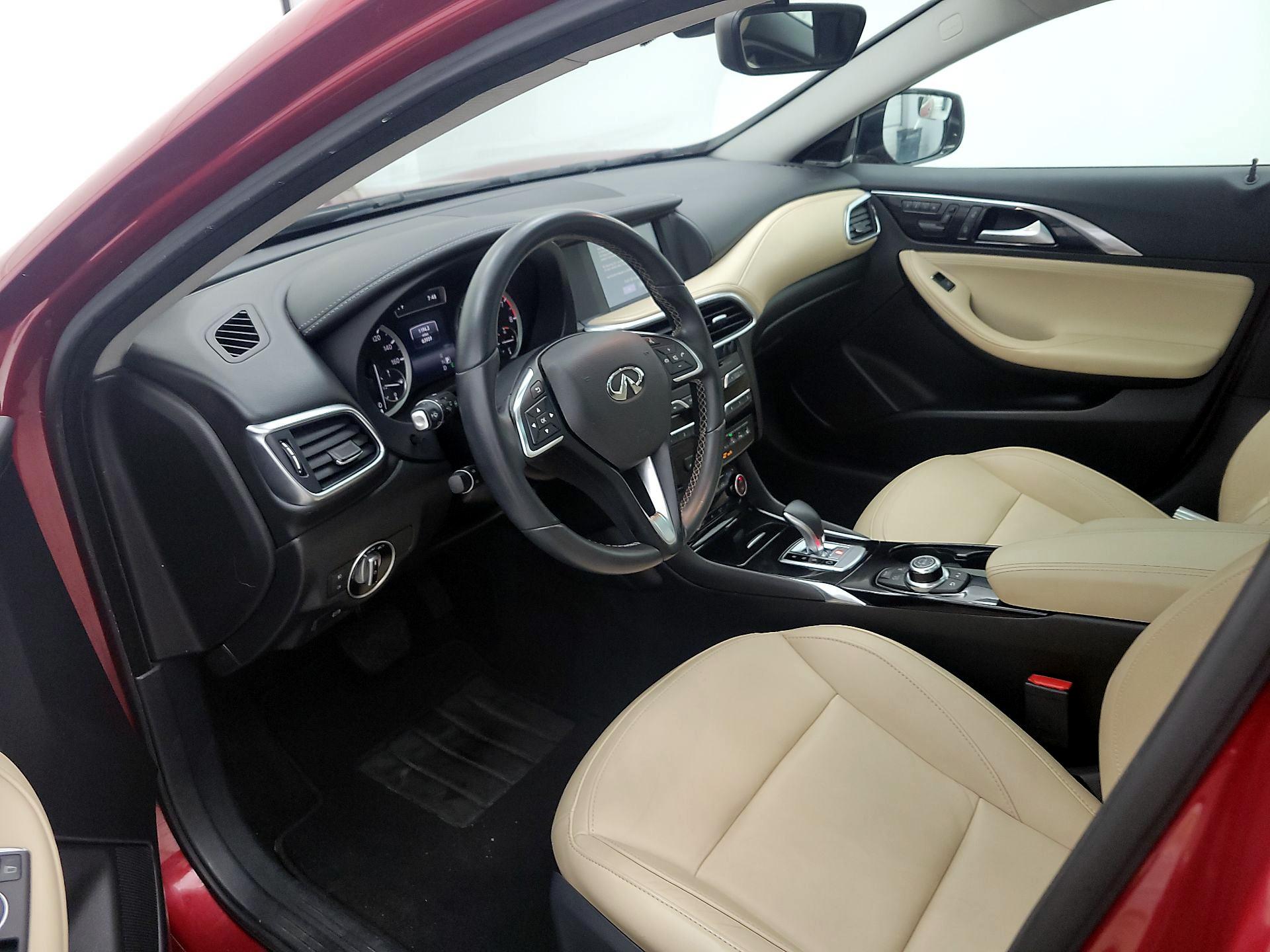 Thumbnail: 2018 INFINITI QX30 - 11