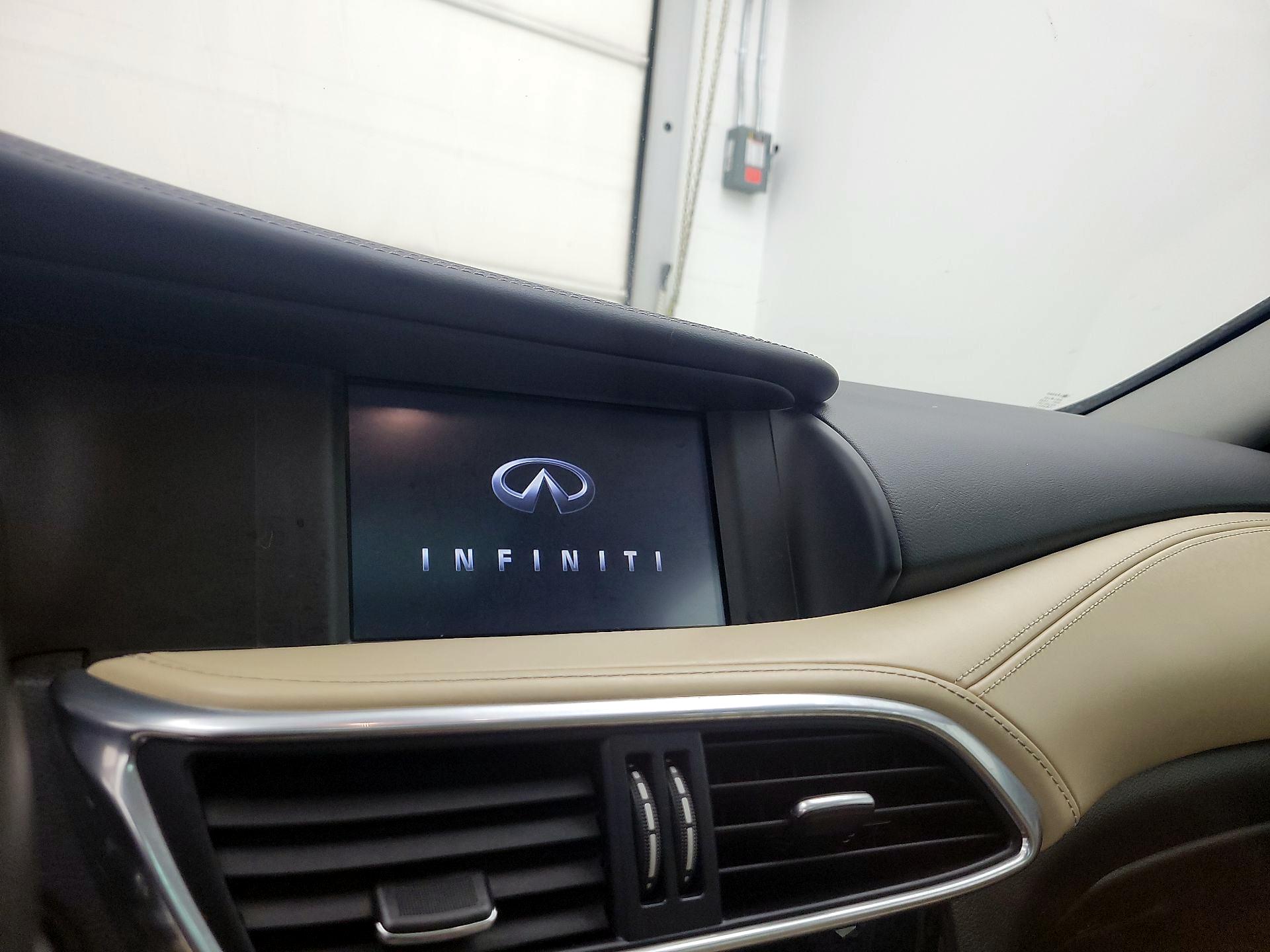 Thumbnail: 2018 INFINITI QX30 - 15