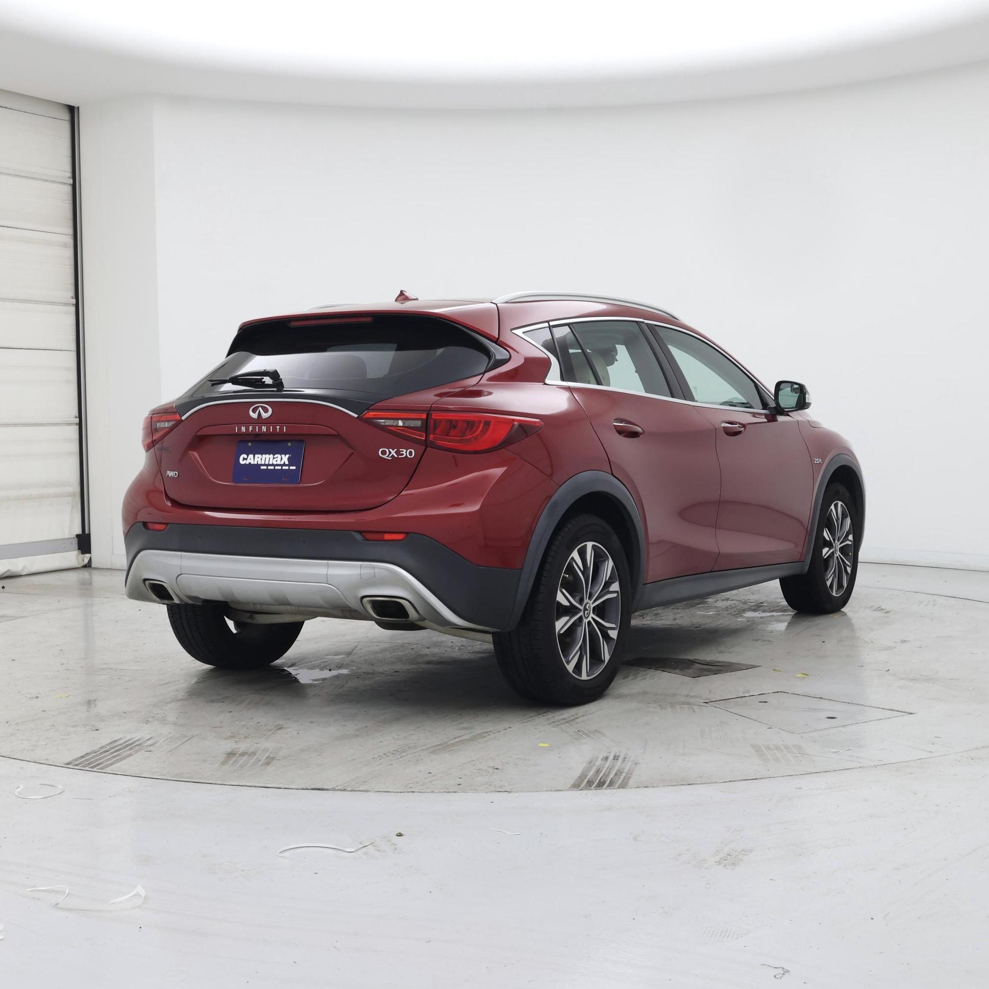 Thumbnail: 2018 INFINITI QX30 - 8