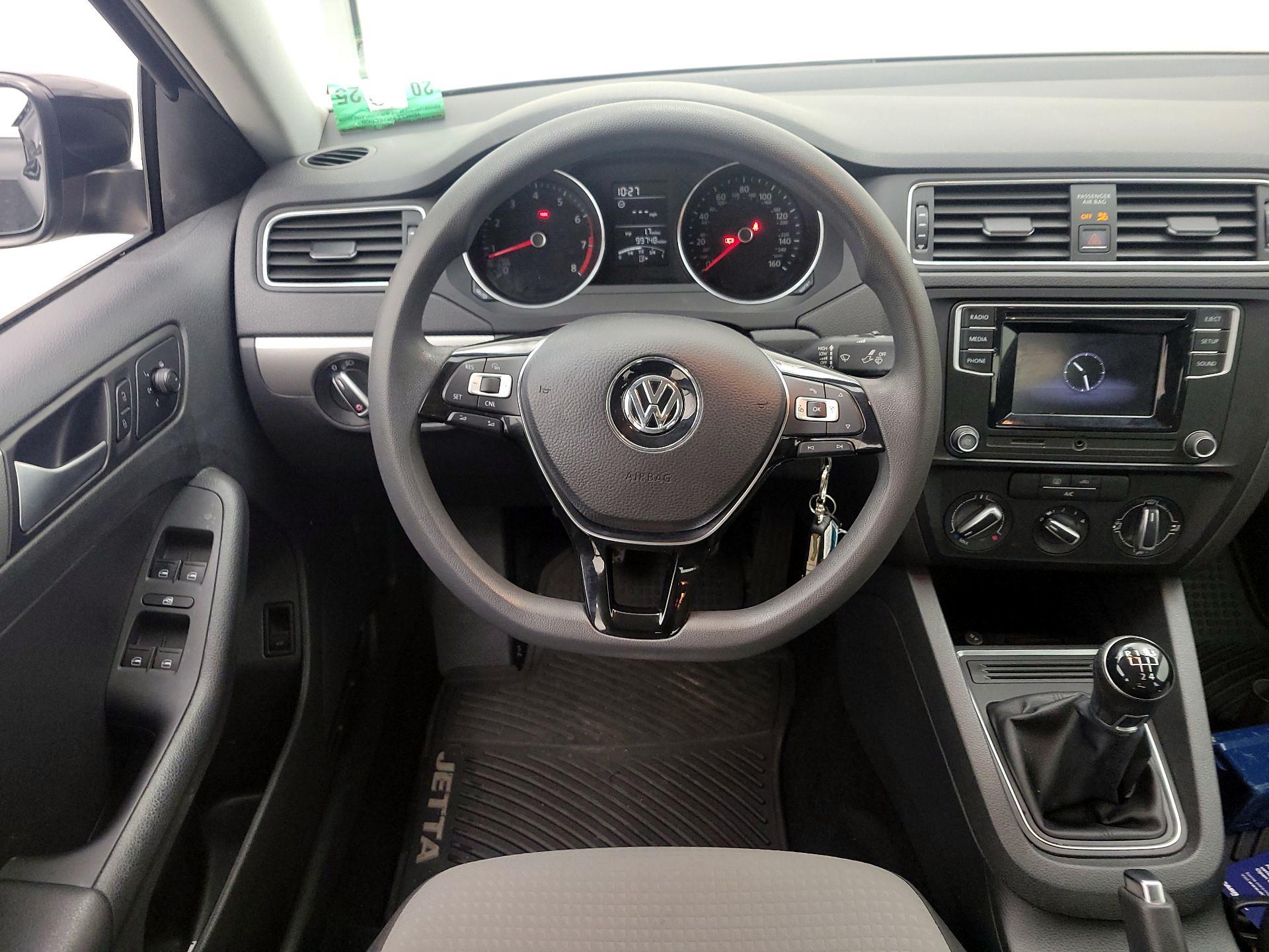 Thumbnail: 2017 Volkswagen Jetta - 10
