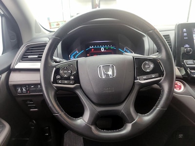 Steering Wheel & Instrument Cluster (On)