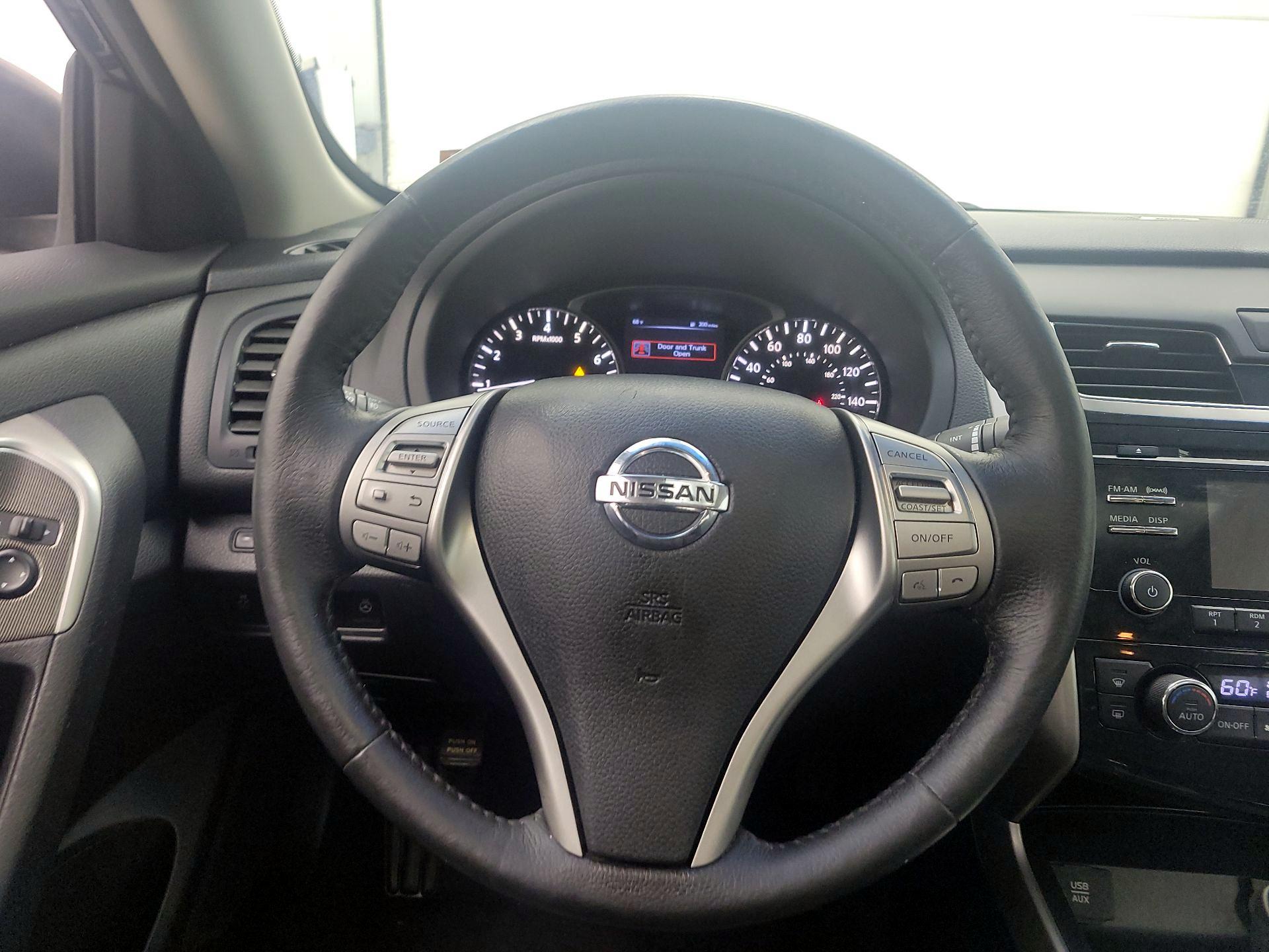 Thumbnail: 2015 Nissan Altima - 10