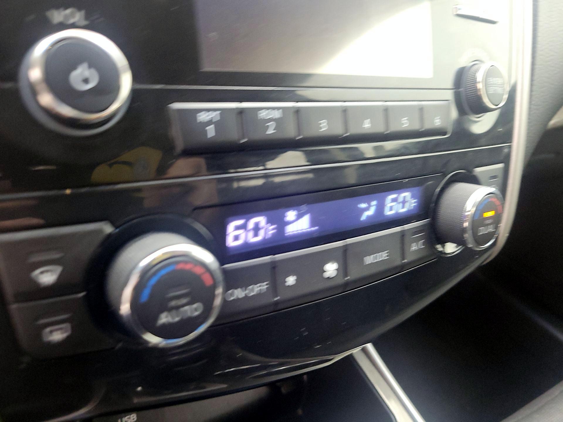 Thumbnail: 2015 Nissan Altima - 16