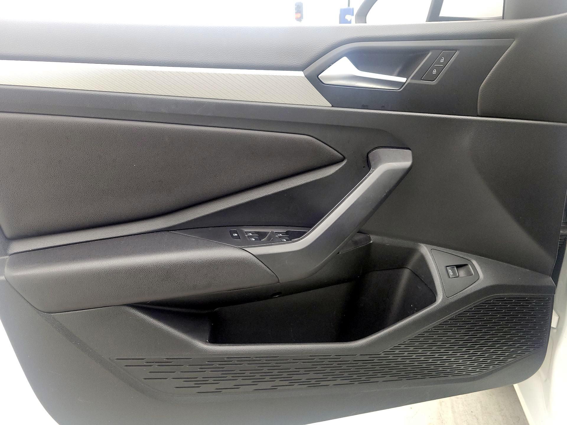 Thumbnail: 2019 Volkswagen Jetta - 12