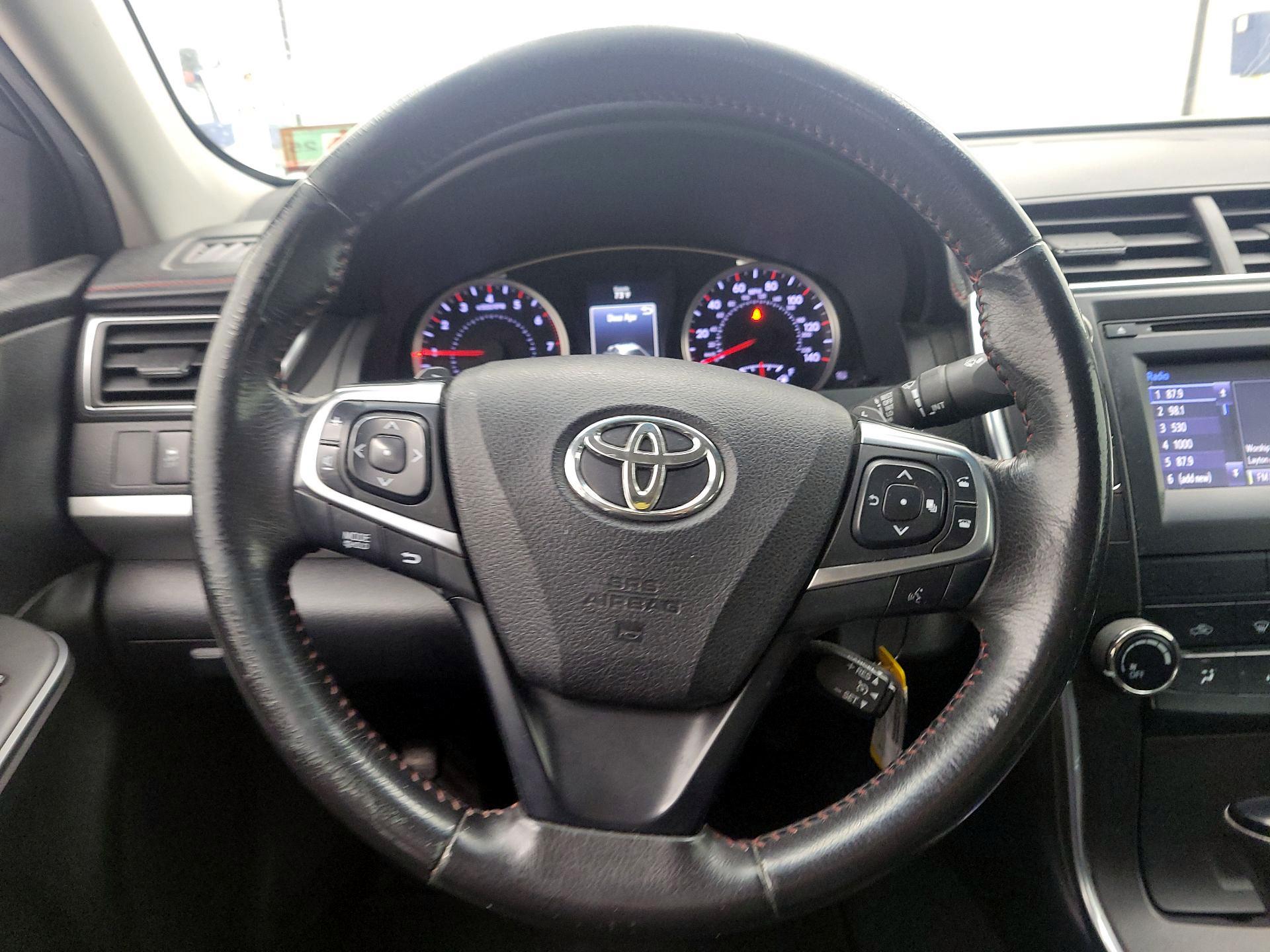 Thumbnail: 2017 Toyota Camry - 10