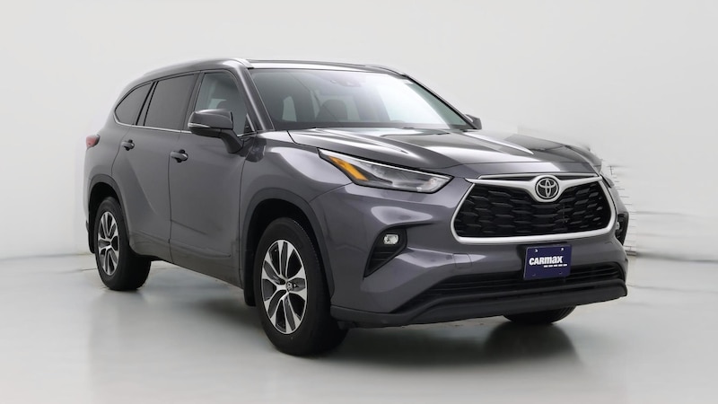 2022 Toyota Highlander XLE Hero Image