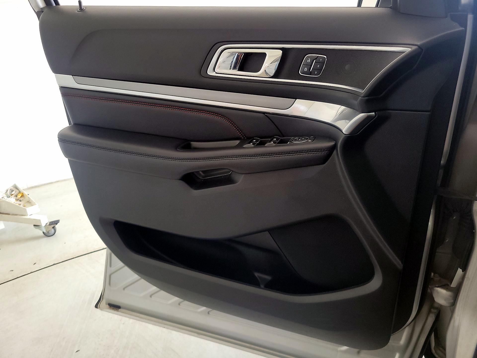 Thumbnail: 2016 Ford Explorer - 12