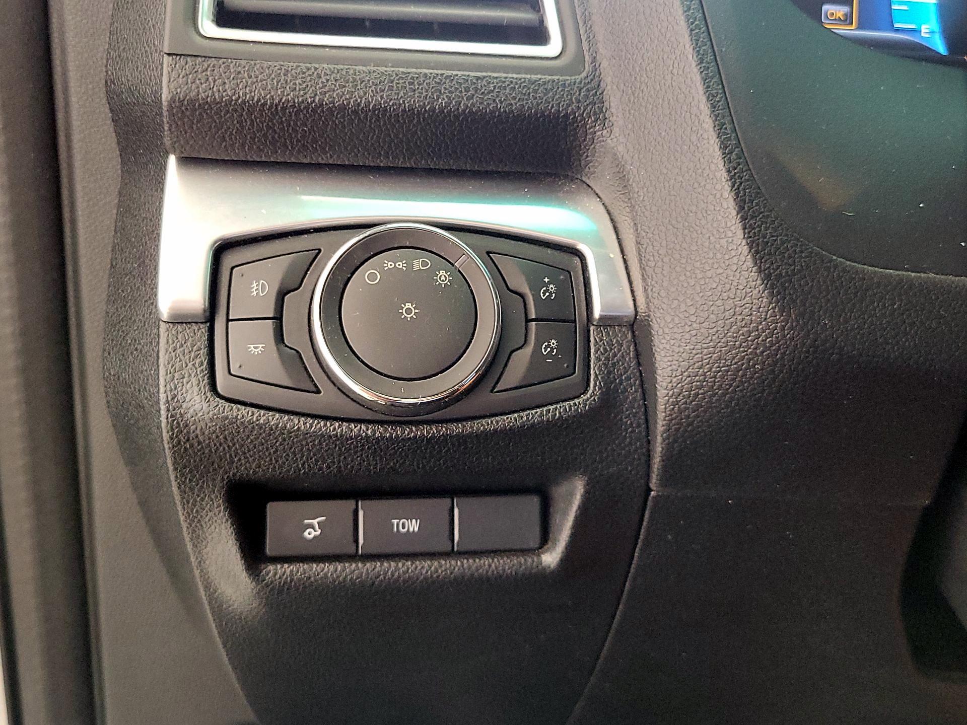 Thumbnail: 2016 Ford Explorer - 13
