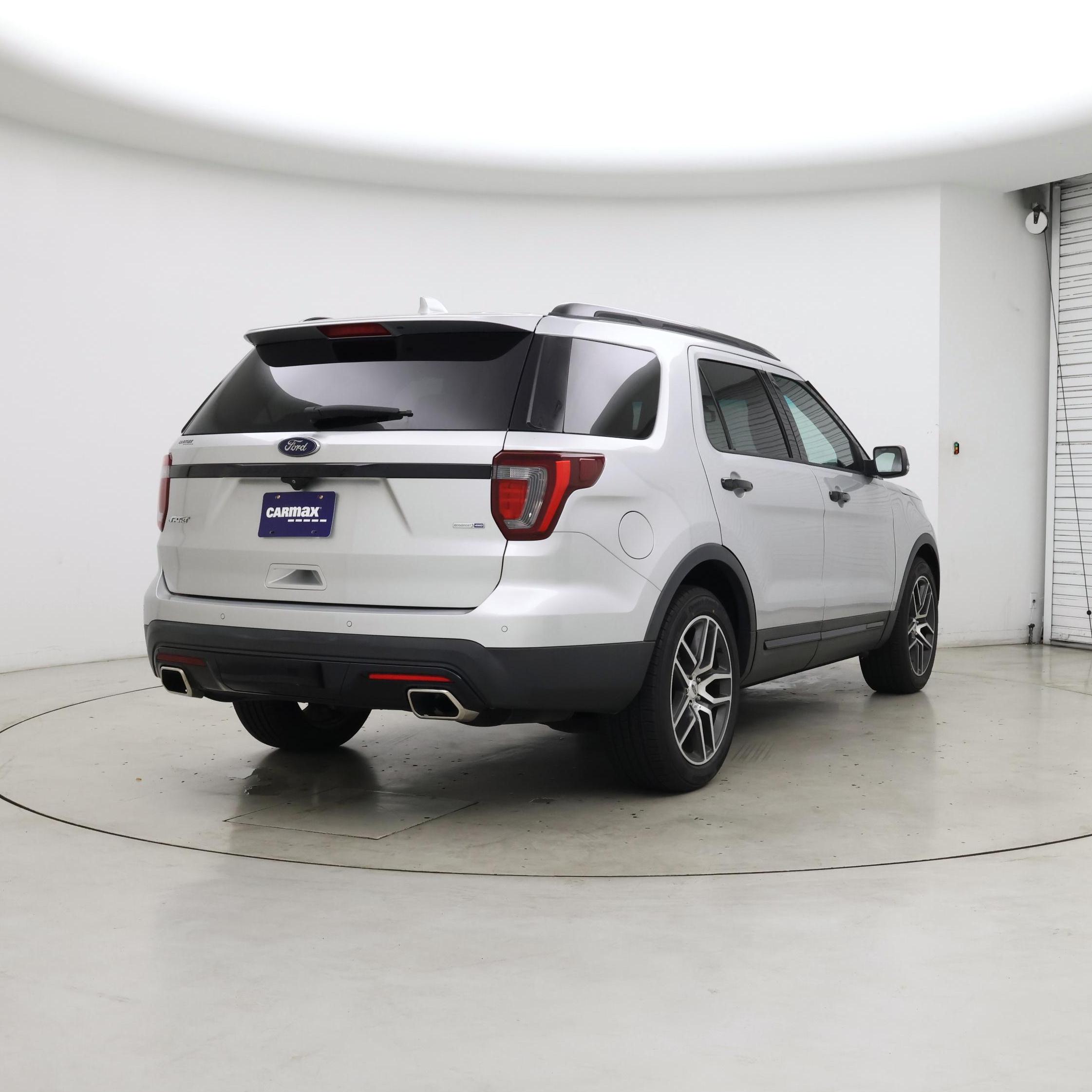 Thumbnail: 2016 Ford Explorer - 8