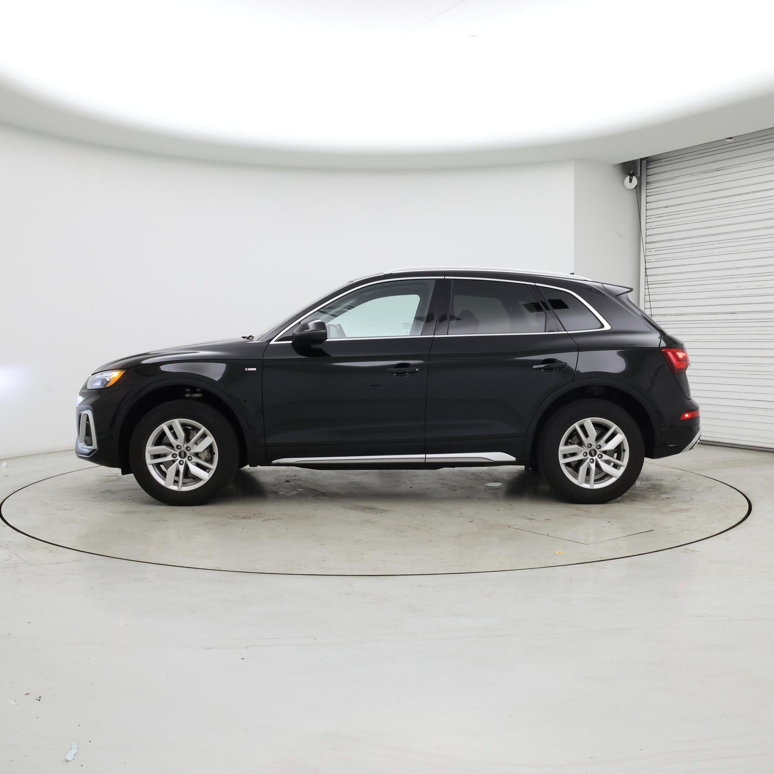 Thumbnail: 2023 Audi Q5 - 3