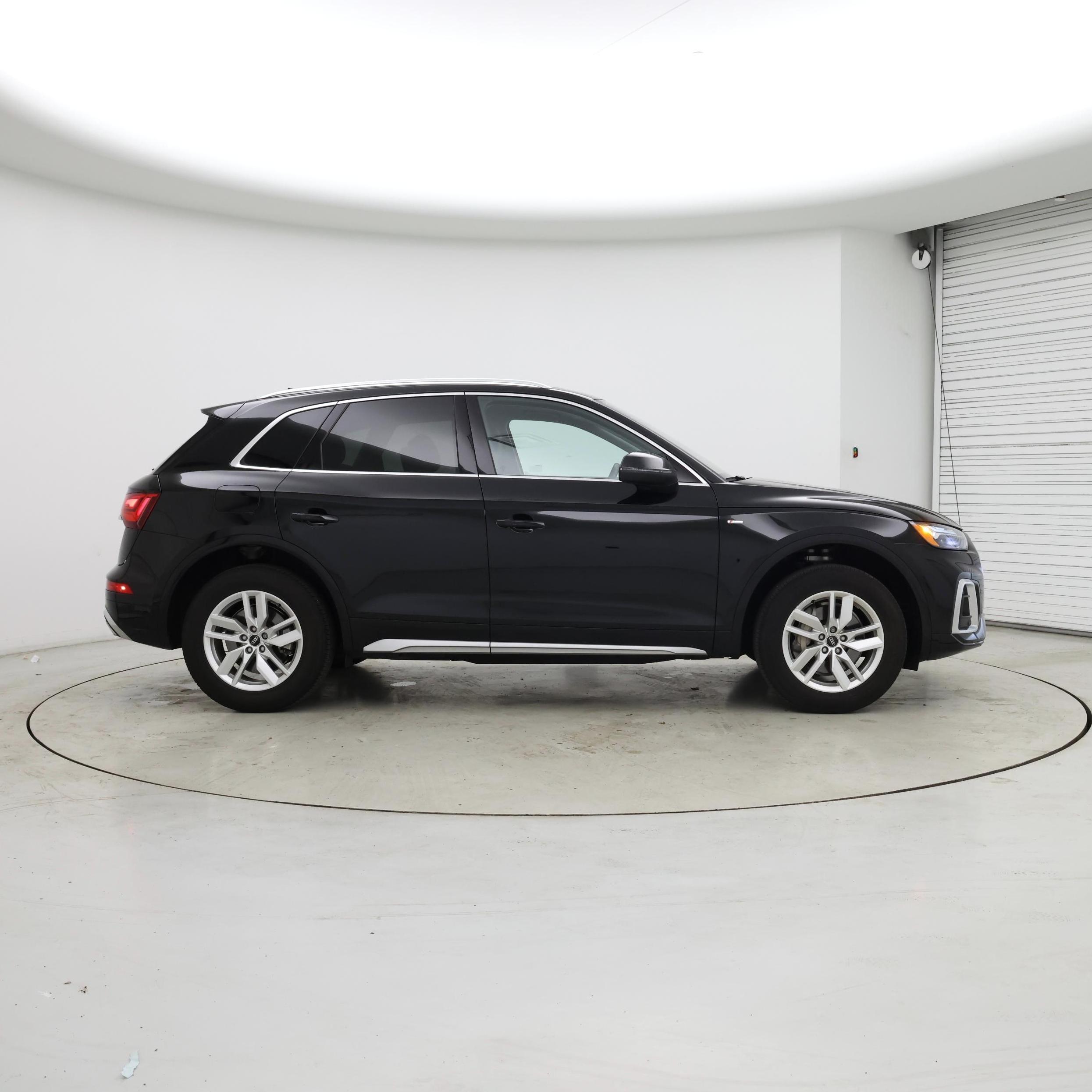 Thumbnail: 2023 Audi Q5 - 7