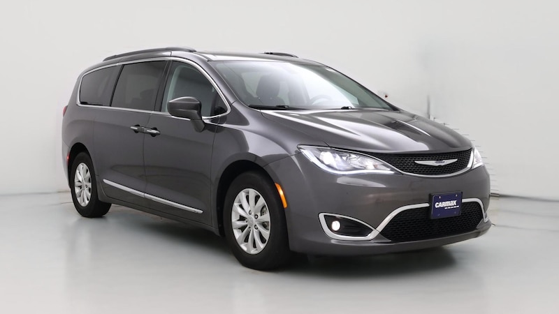 2017 Chrysler Pacifica Touring L Hero Image