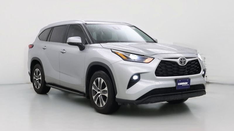 2024 Toyota Highlander XLE Hero Image