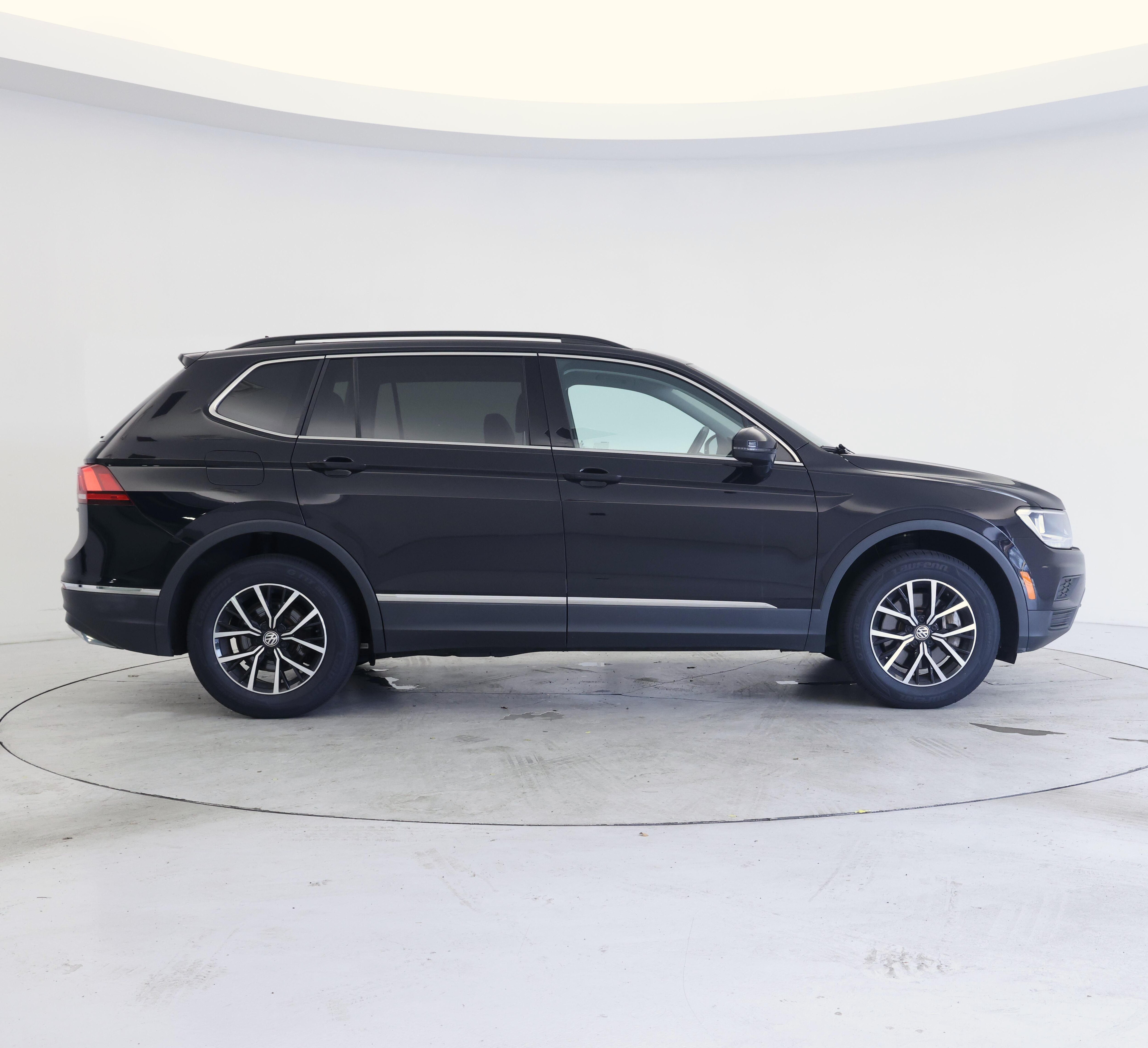 Thumbnail: 2021 Volkswagen Tiguan - 7