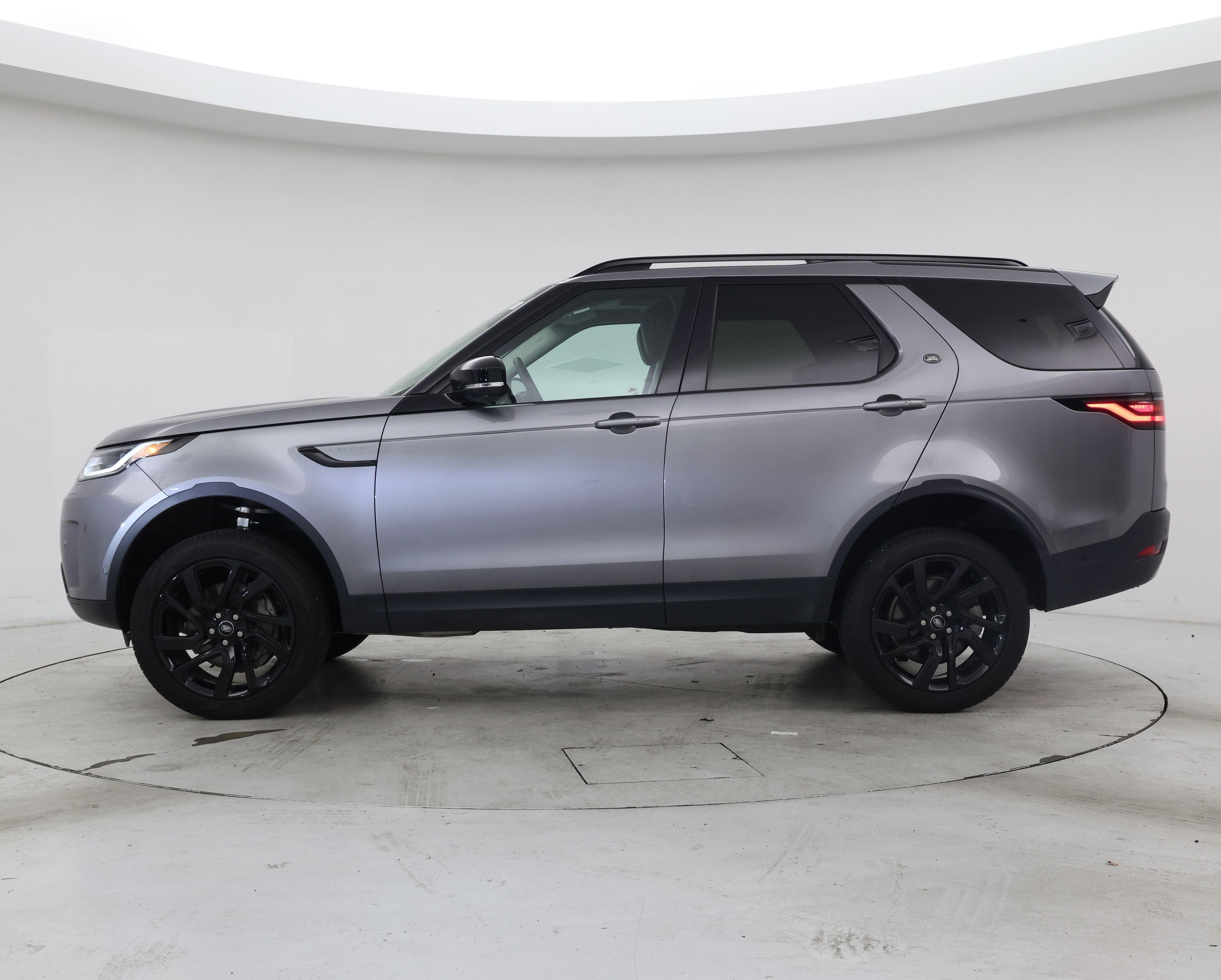 Thumbnail: 2024 Land Rover Discovery - 3