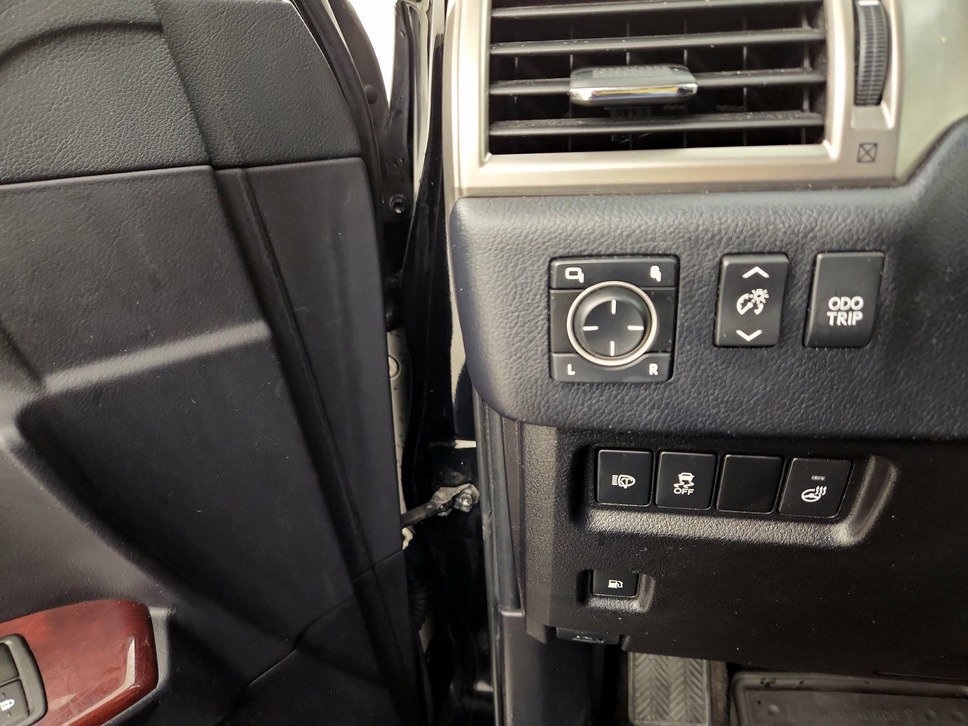 Thumbnail: 2016 Lexus GX - 13