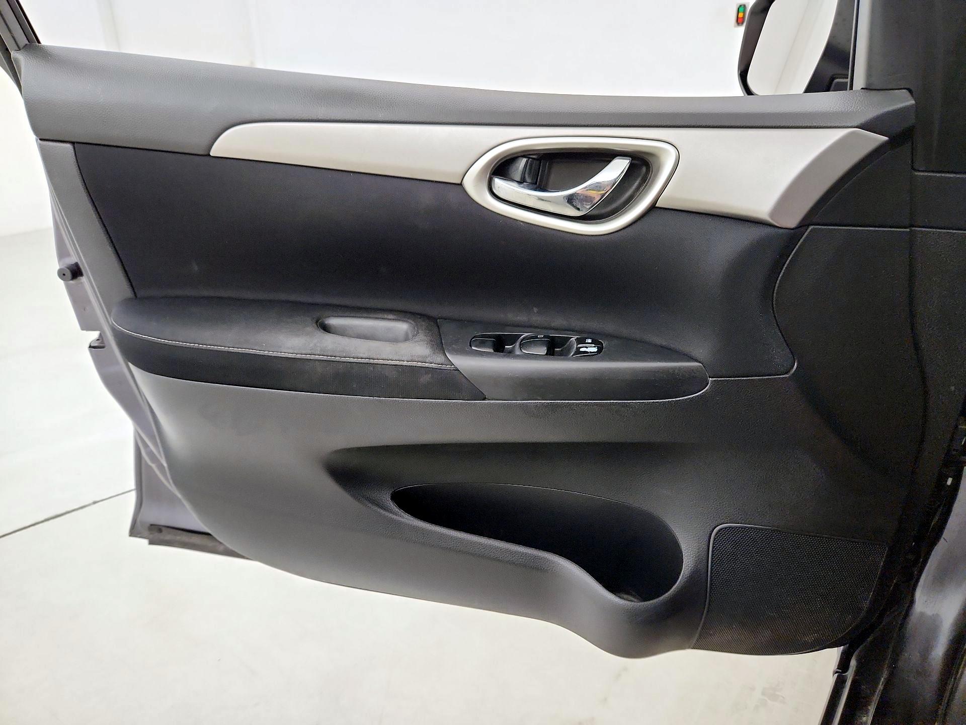 Thumbnail: 2014 Nissan Sentra - 12