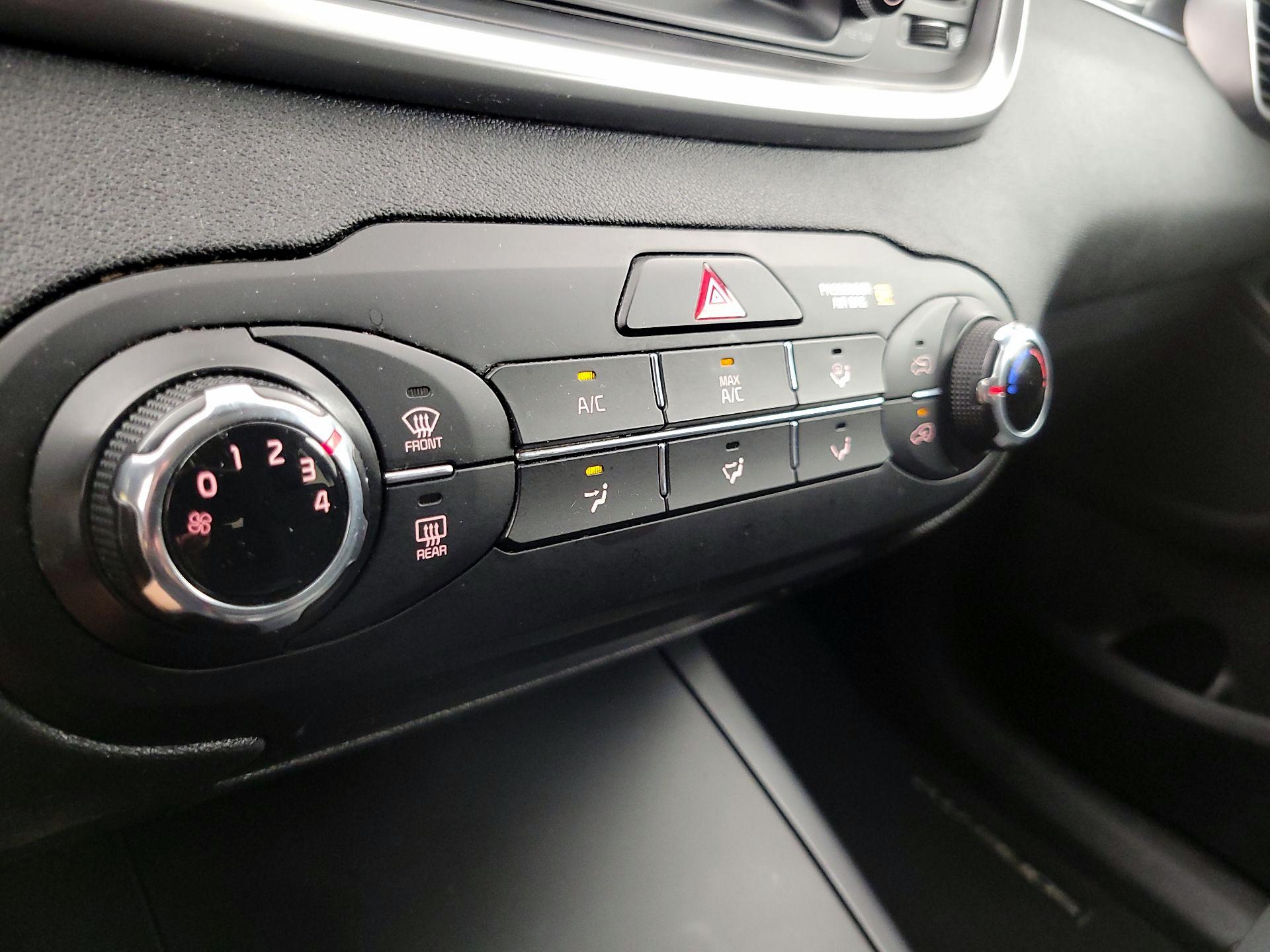Thumbnail: 2020 Kia Sorento - 16
