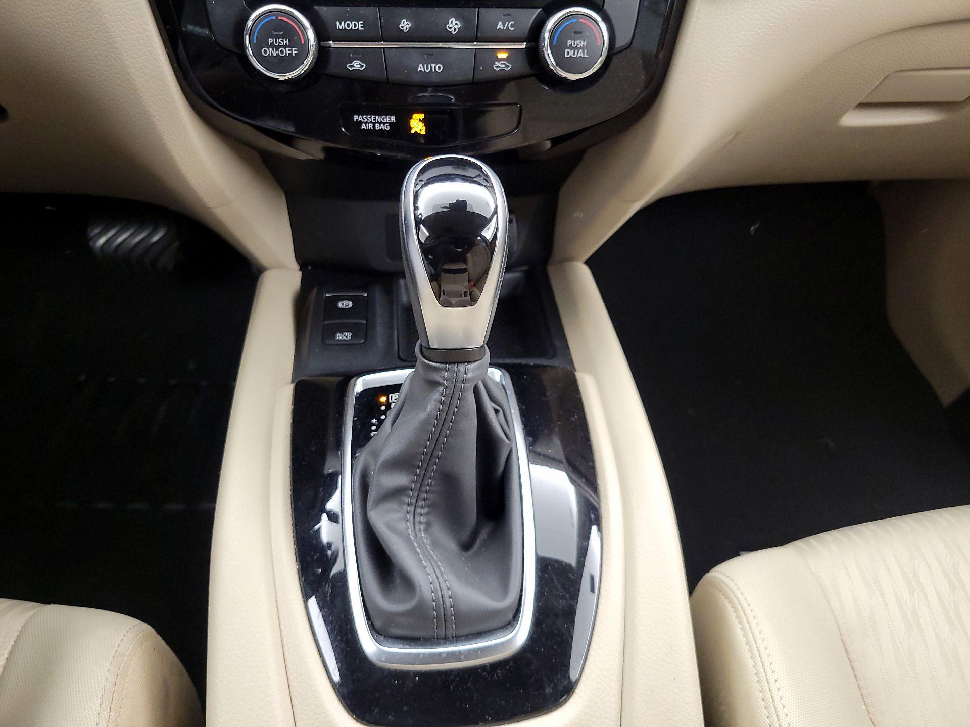 Thumbnail: 2020 Nissan Rogue - 18