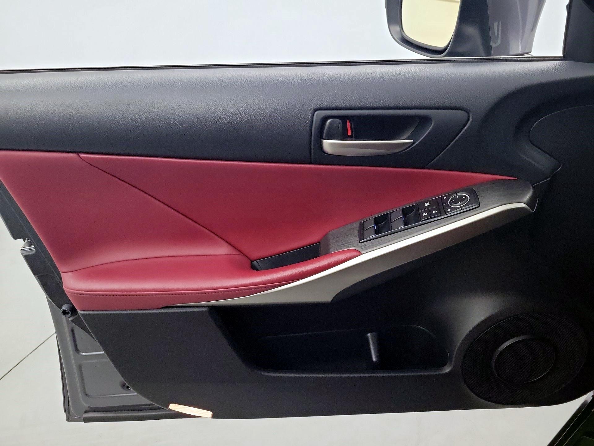 Thumbnail: 2020 Lexus IS - 10