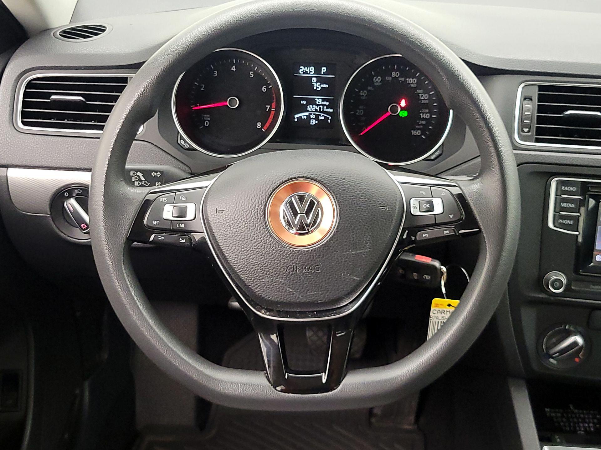 Thumbnail: 2017 Volkswagen Jetta - 10