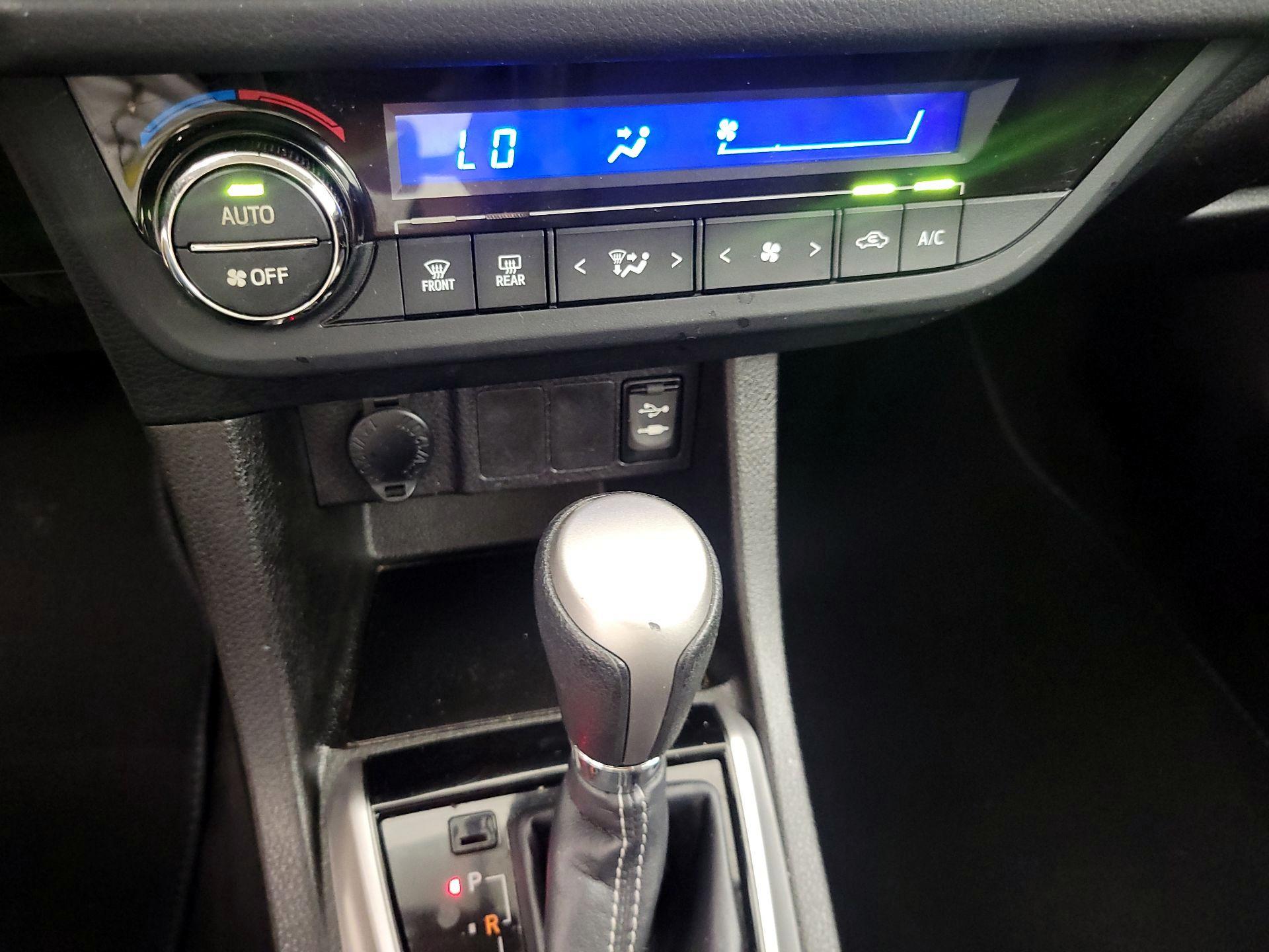 Thumbnail: 2016 Toyota Corolla - 16