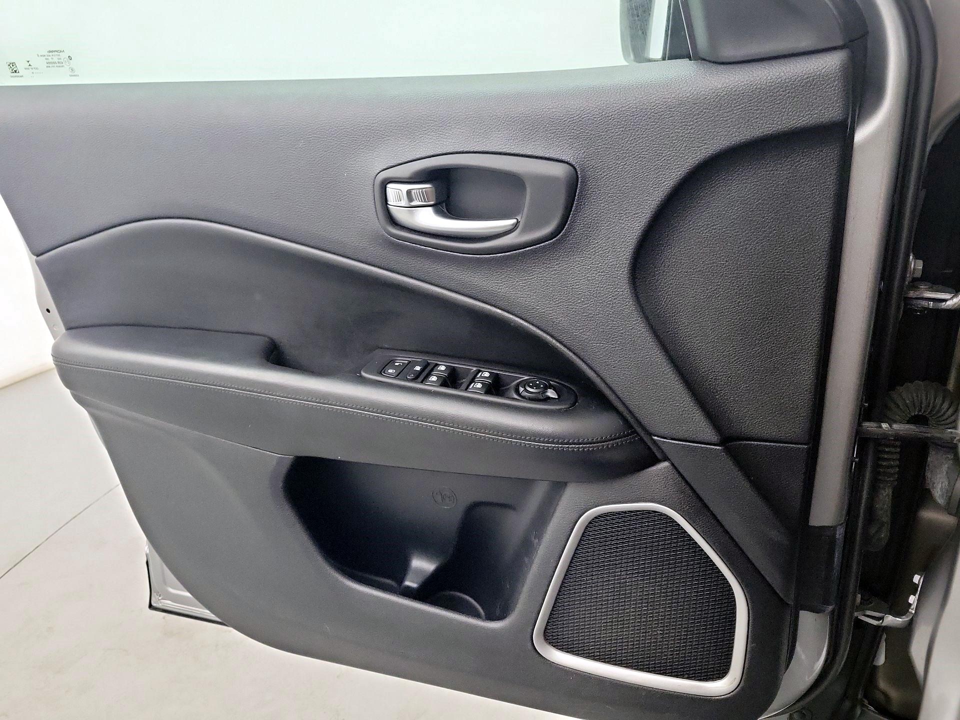Thumbnail: 2019 Jeep Compass - 10