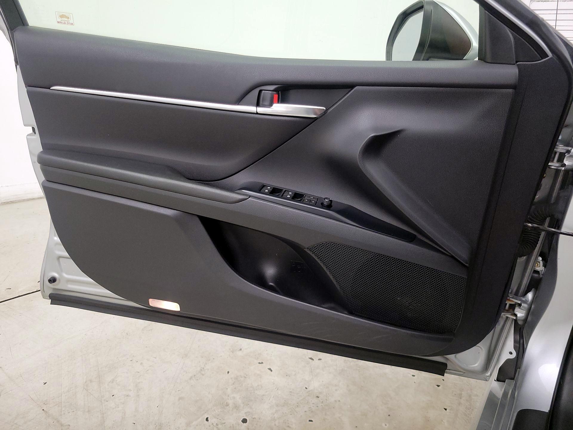 Thumbnail: 2018 Toyota Camry - 12