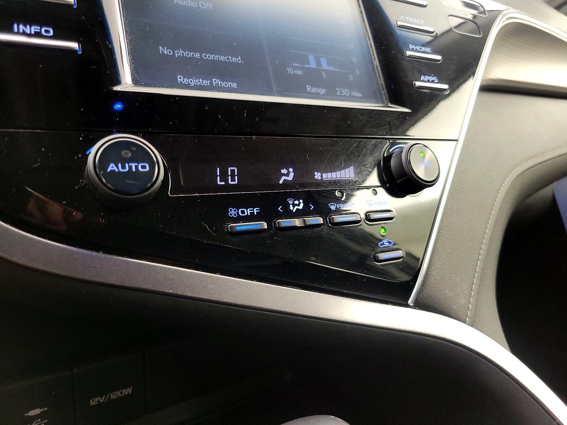 Thumbnail: 2018 Toyota Camry - 16