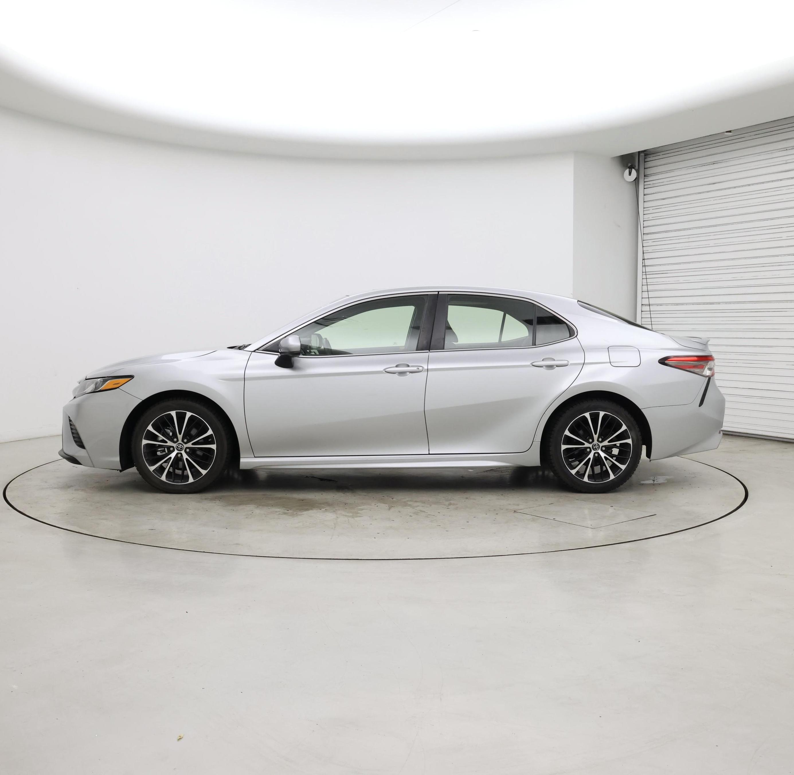 Thumbnail: 2018 Toyota Camry - 3
