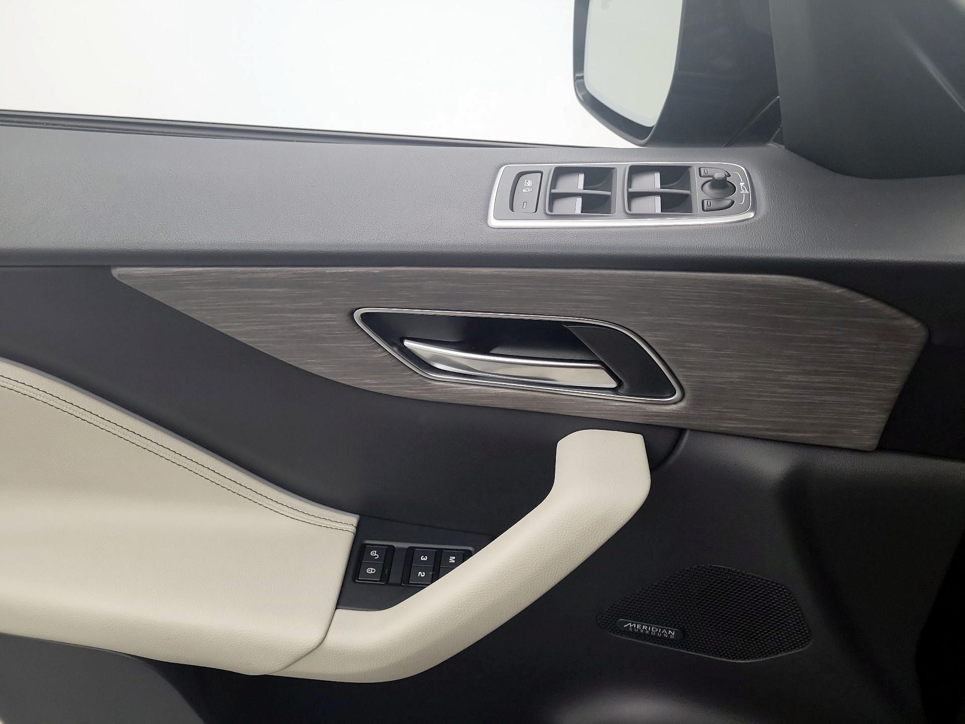 Thumbnail: 2019 Jaguar F-Pace - 10