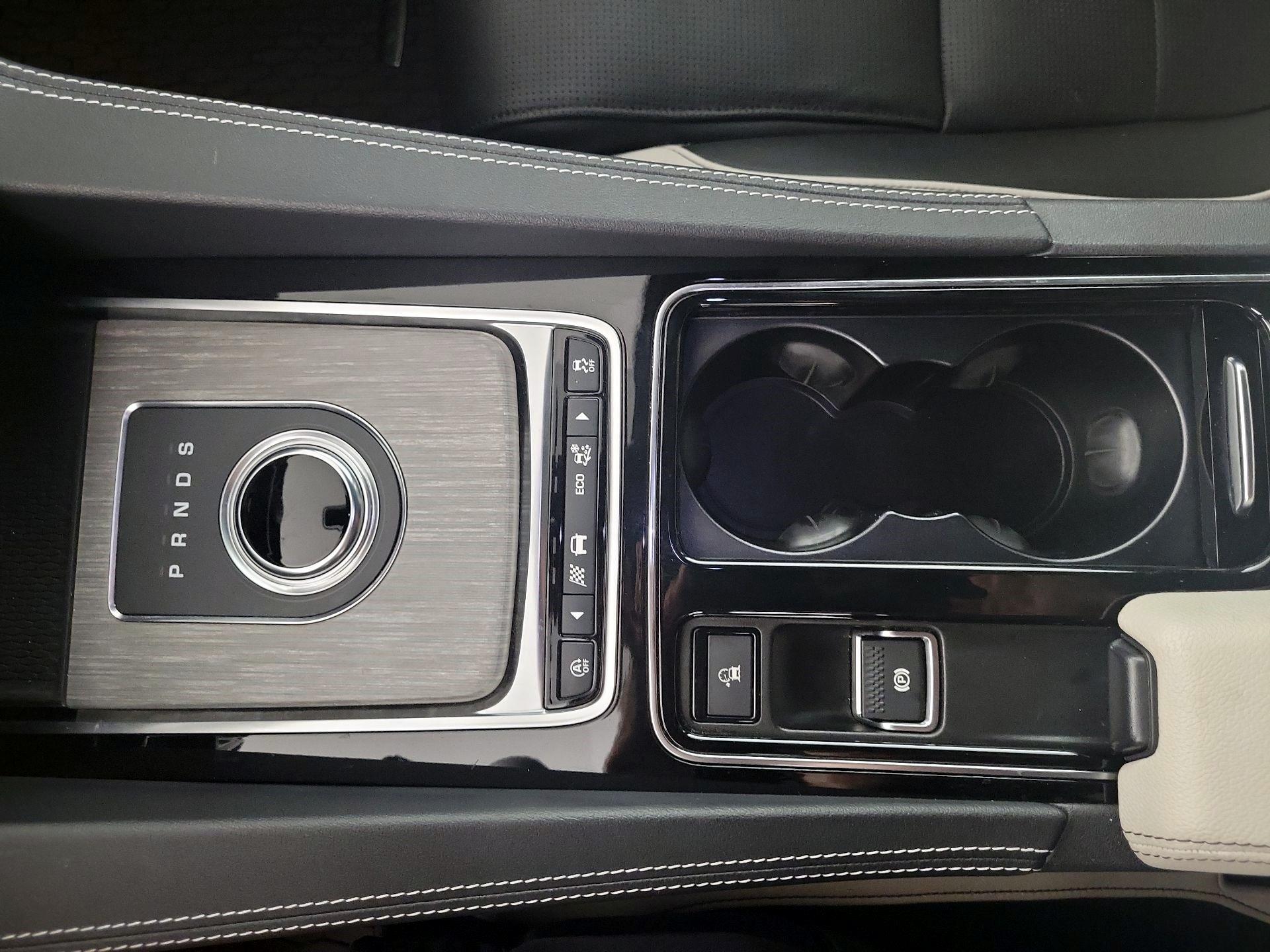 Thumbnail: 2019 Jaguar F-Pace - 16