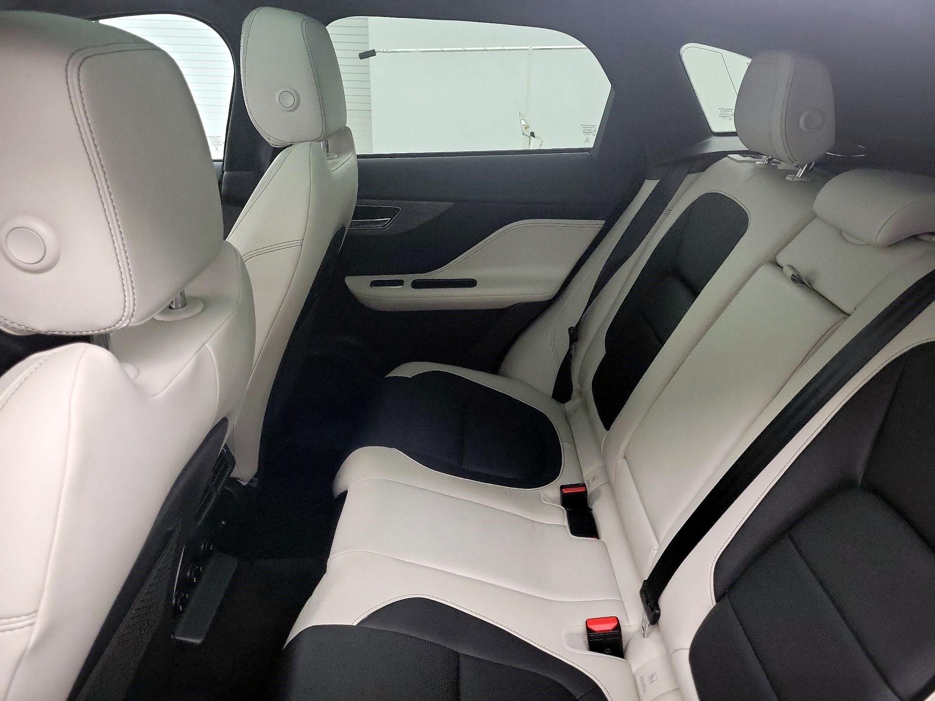 Thumbnail: 2019 Jaguar F-Pace - 19