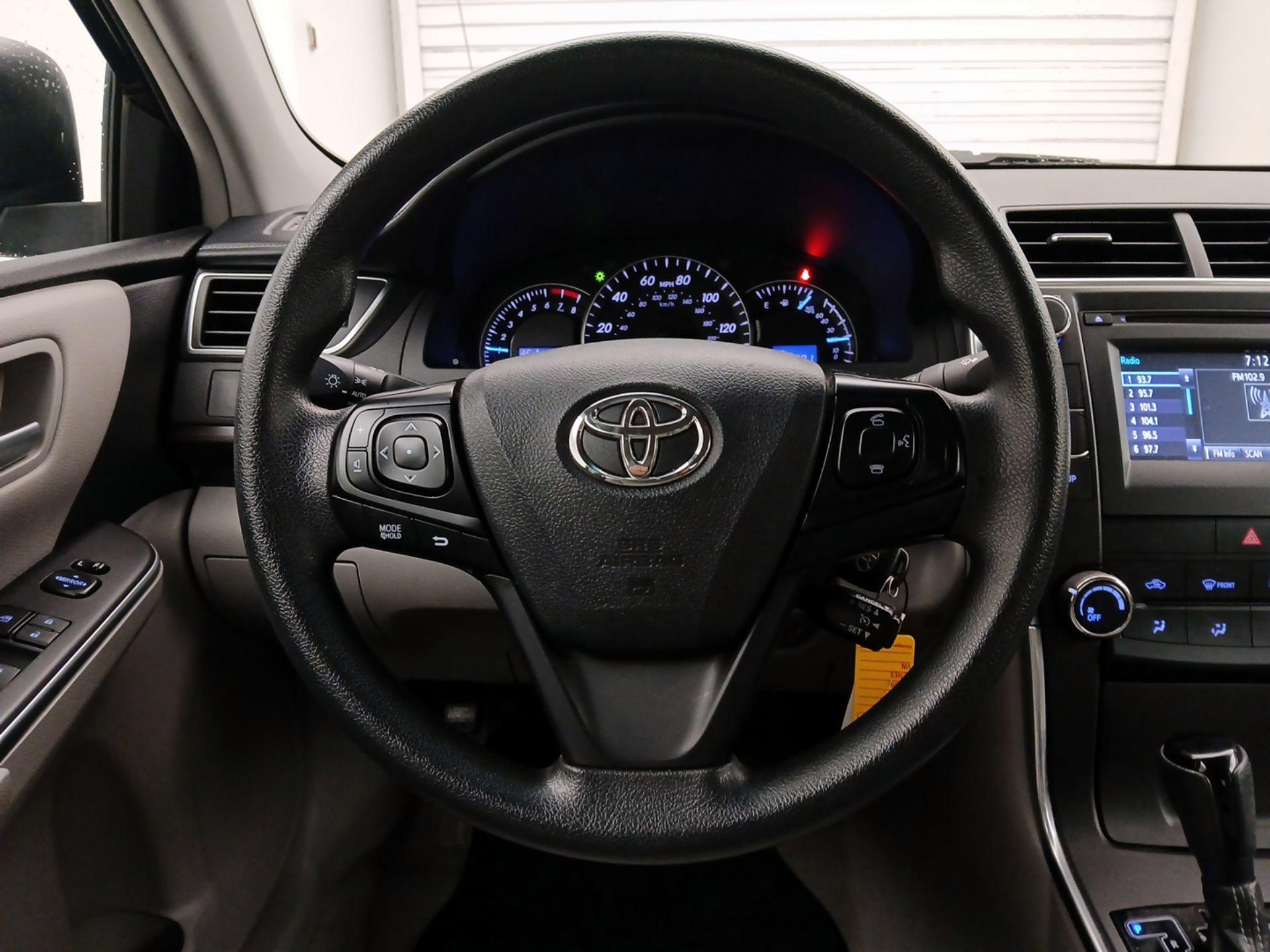 Thumbnail: 2015 Toyota Camry - 10