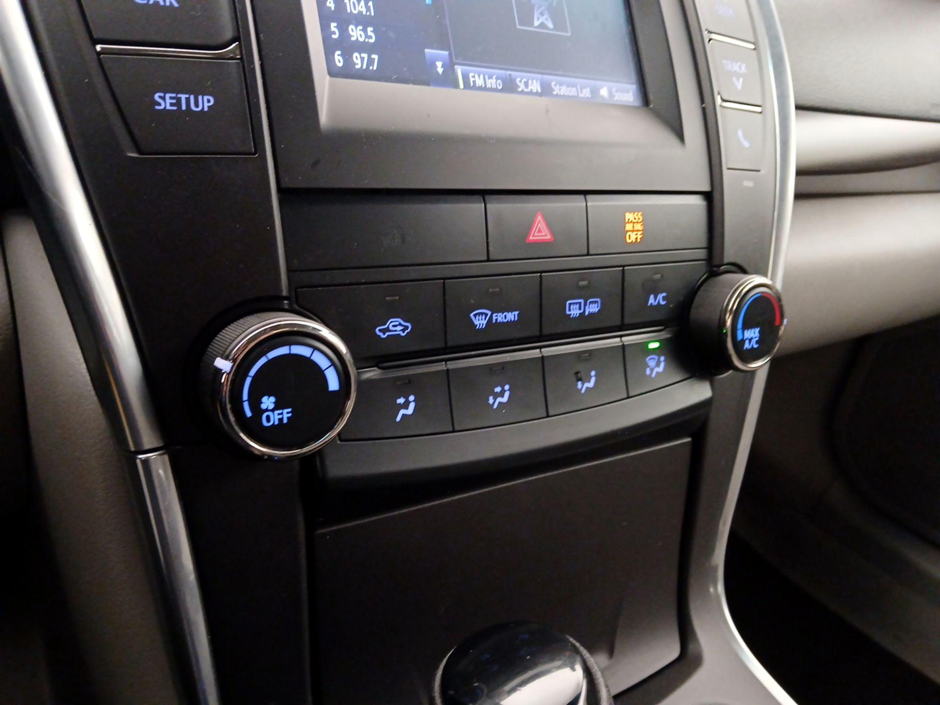 Thumbnail: 2015 Toyota Camry - 16