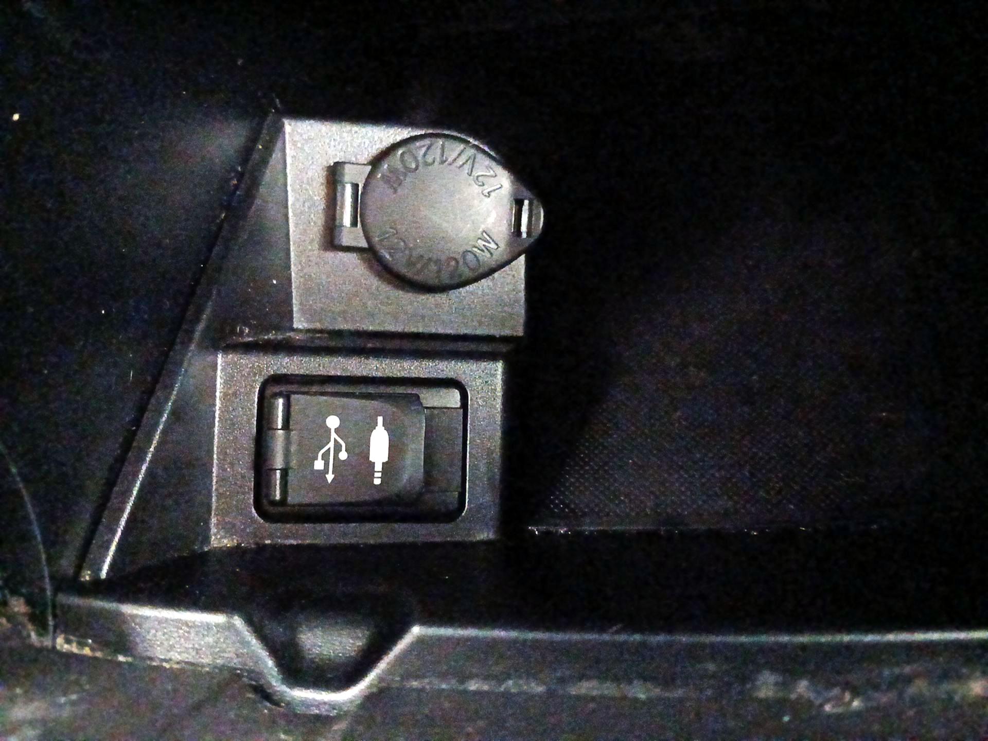 Thumbnail: 2015 Toyota Camry - 18