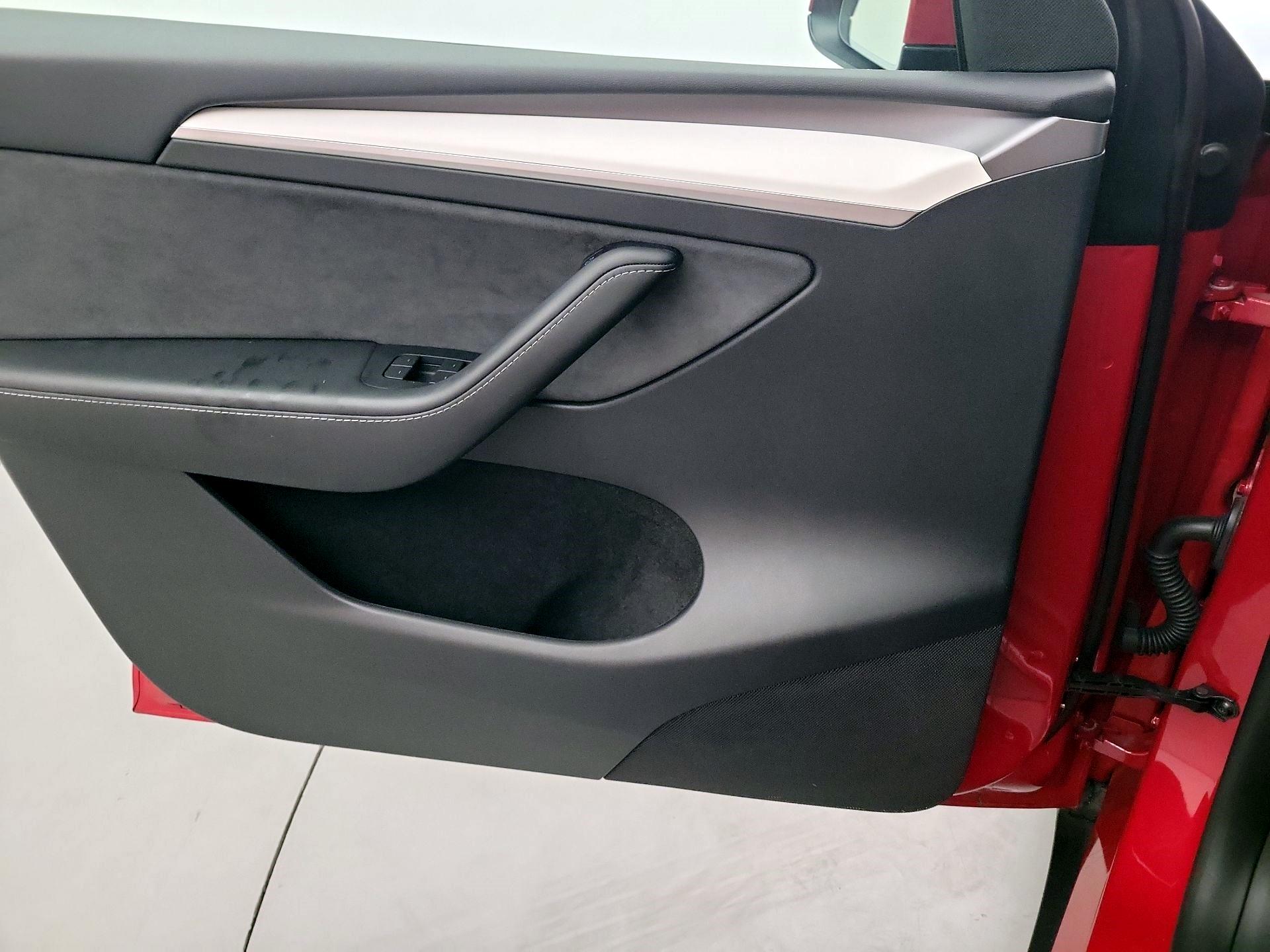 Thumbnail: 2023 Tesla Model Y - 10
