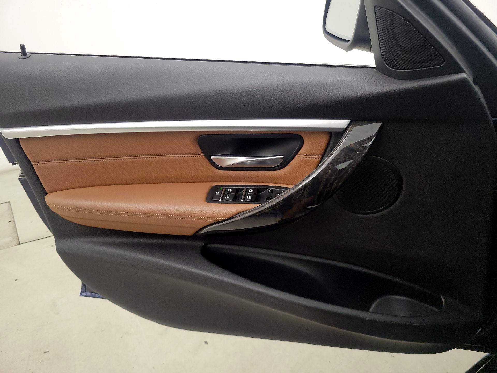 Thumbnail: 2017 BMW 3 Series - 12