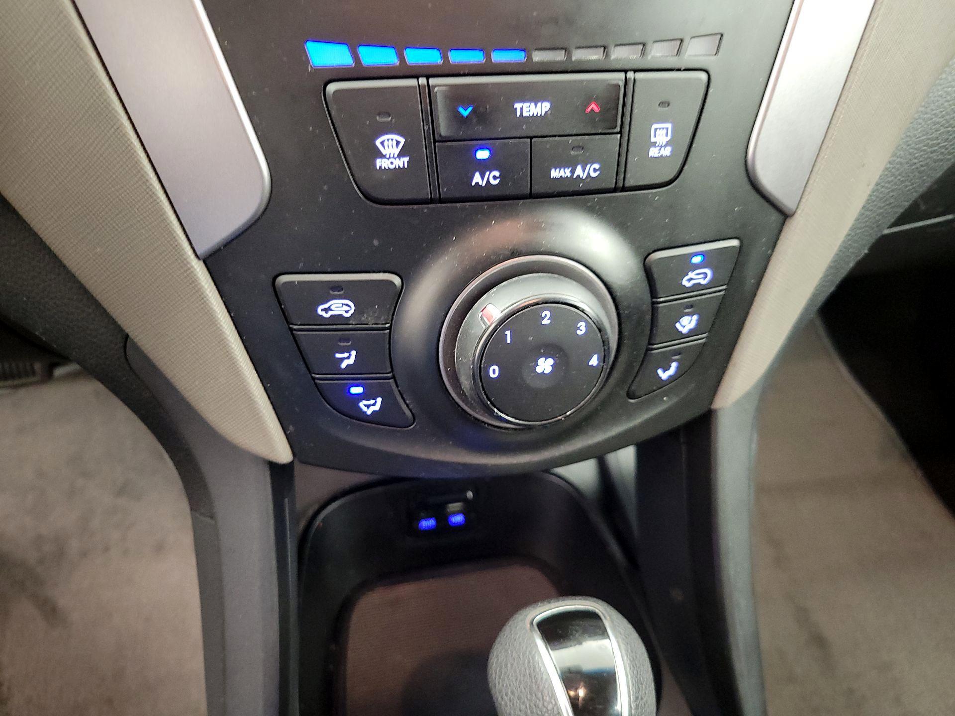 Thumbnail: 2015 Hyundai Santa Fe - 14