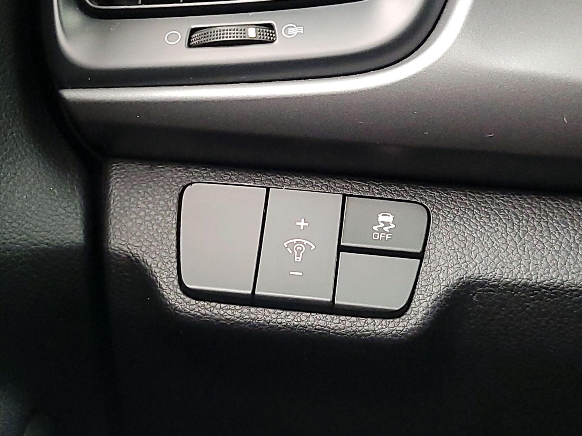 Thumbnail: 2019 Kia Rio - 13