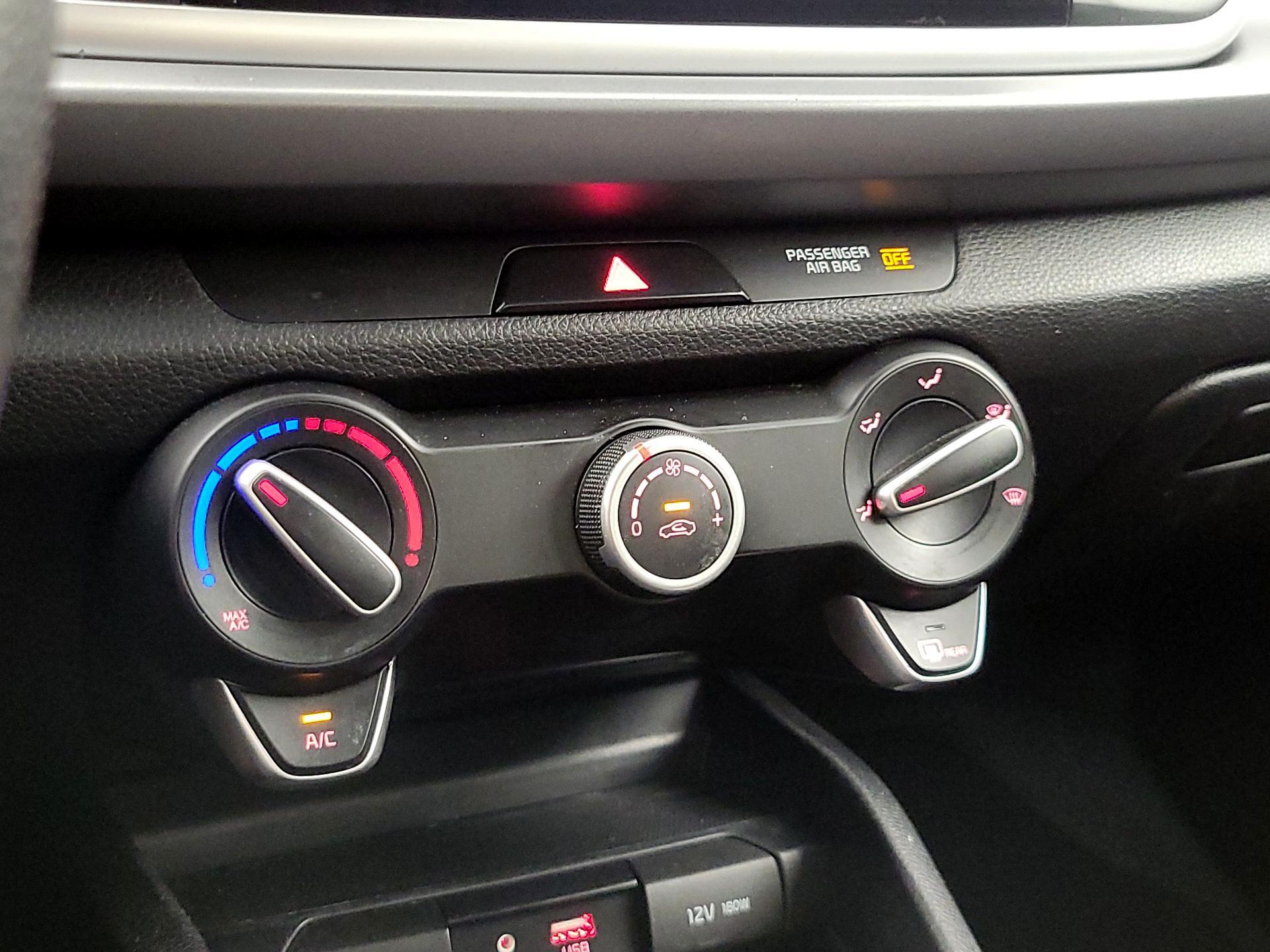 Thumbnail: 2019 Kia Rio - 16