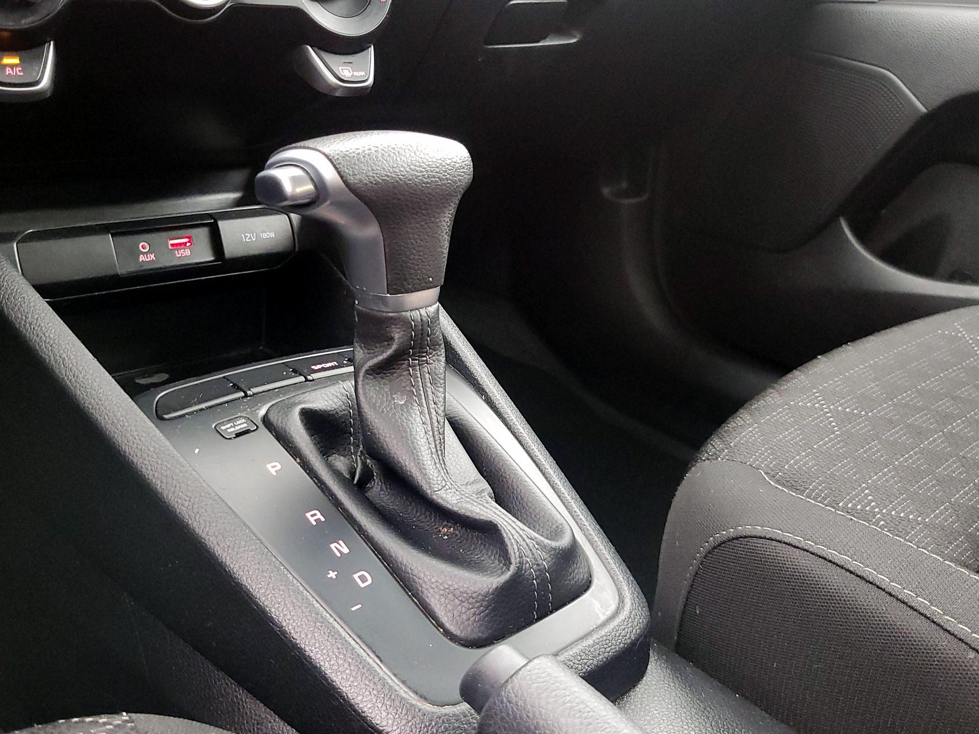 Thumbnail: 2019 Kia Rio - 17