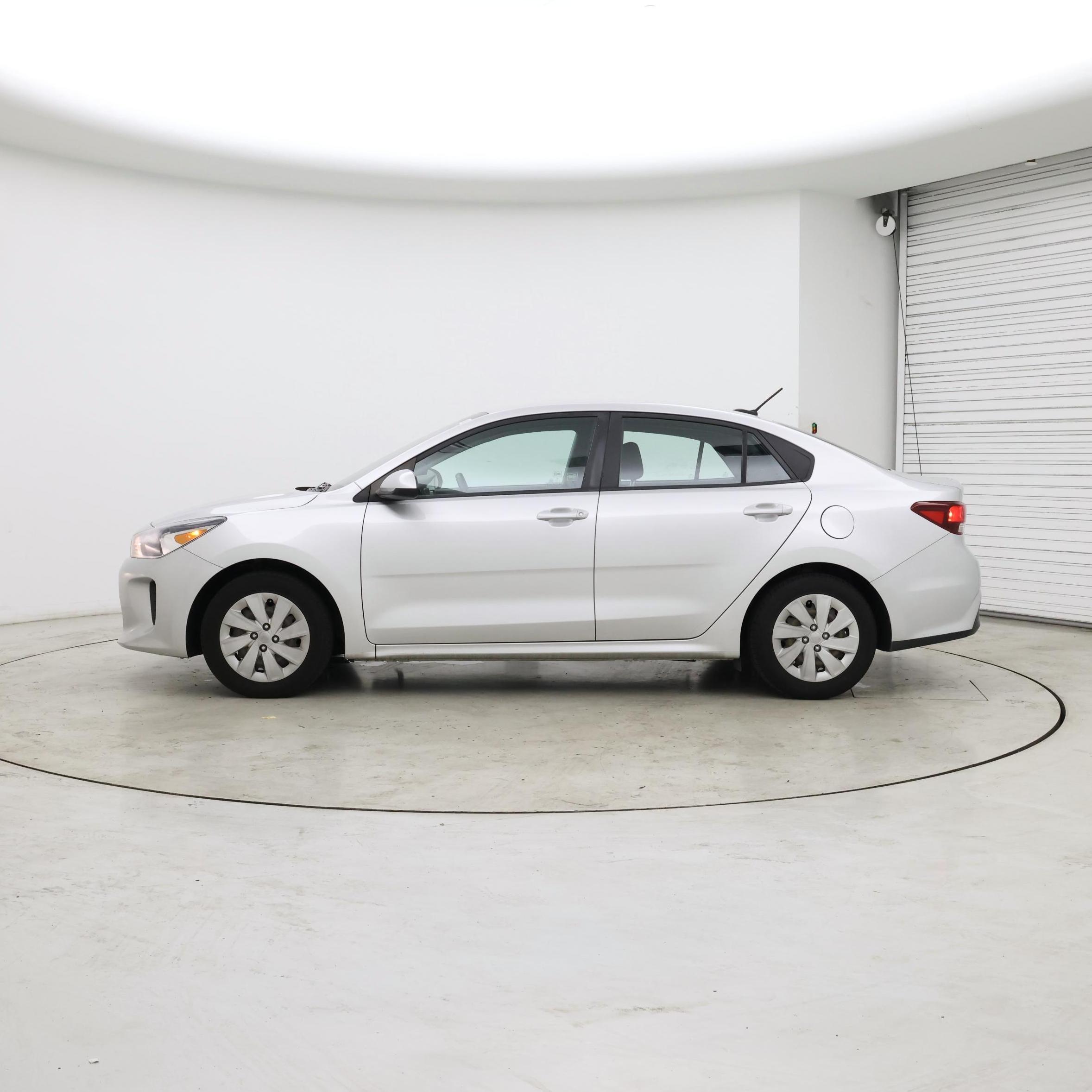 Thumbnail: 2019 Kia Rio - 3