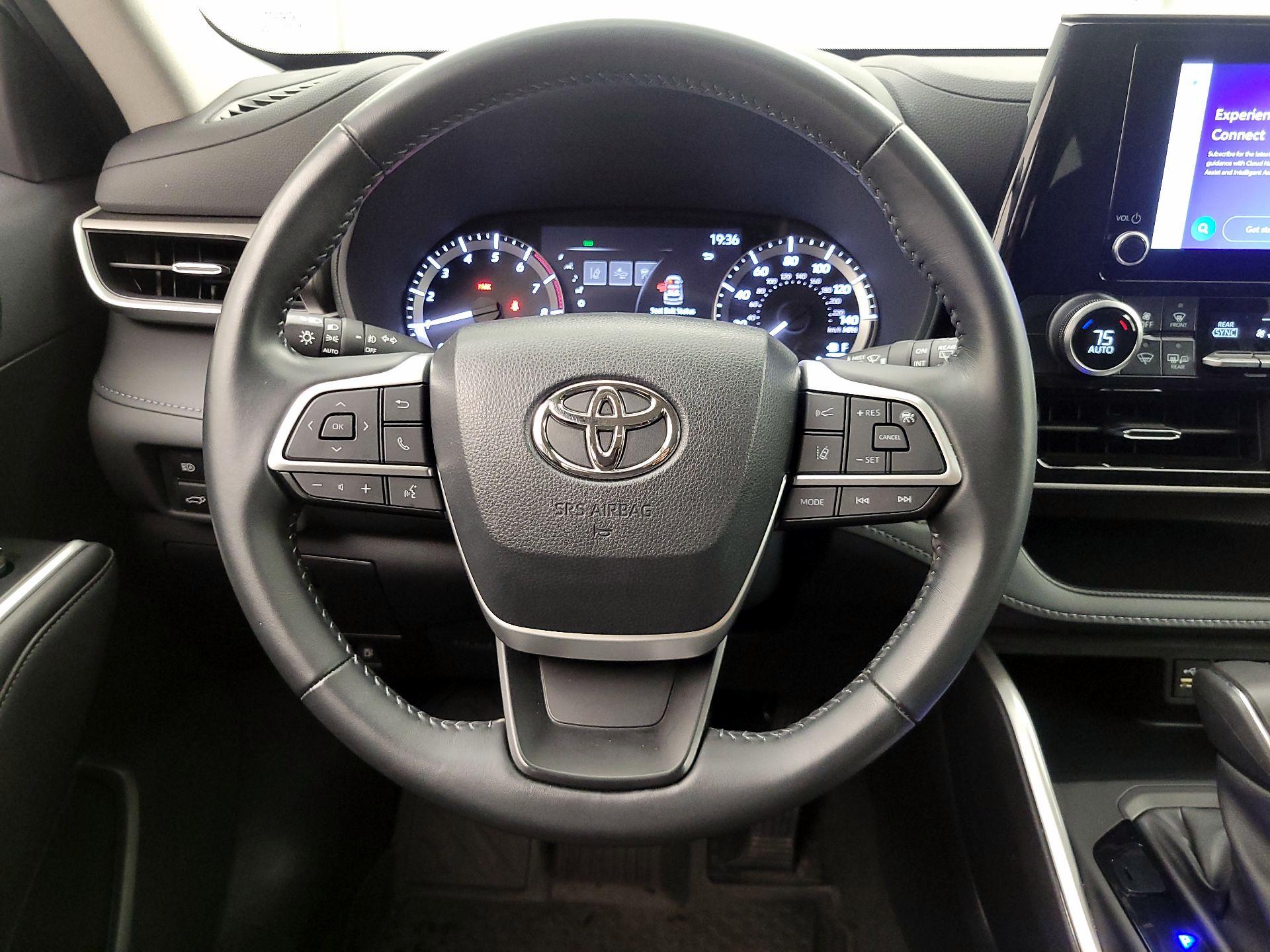 Thumbnail: 2023 Toyota Highlander - 10