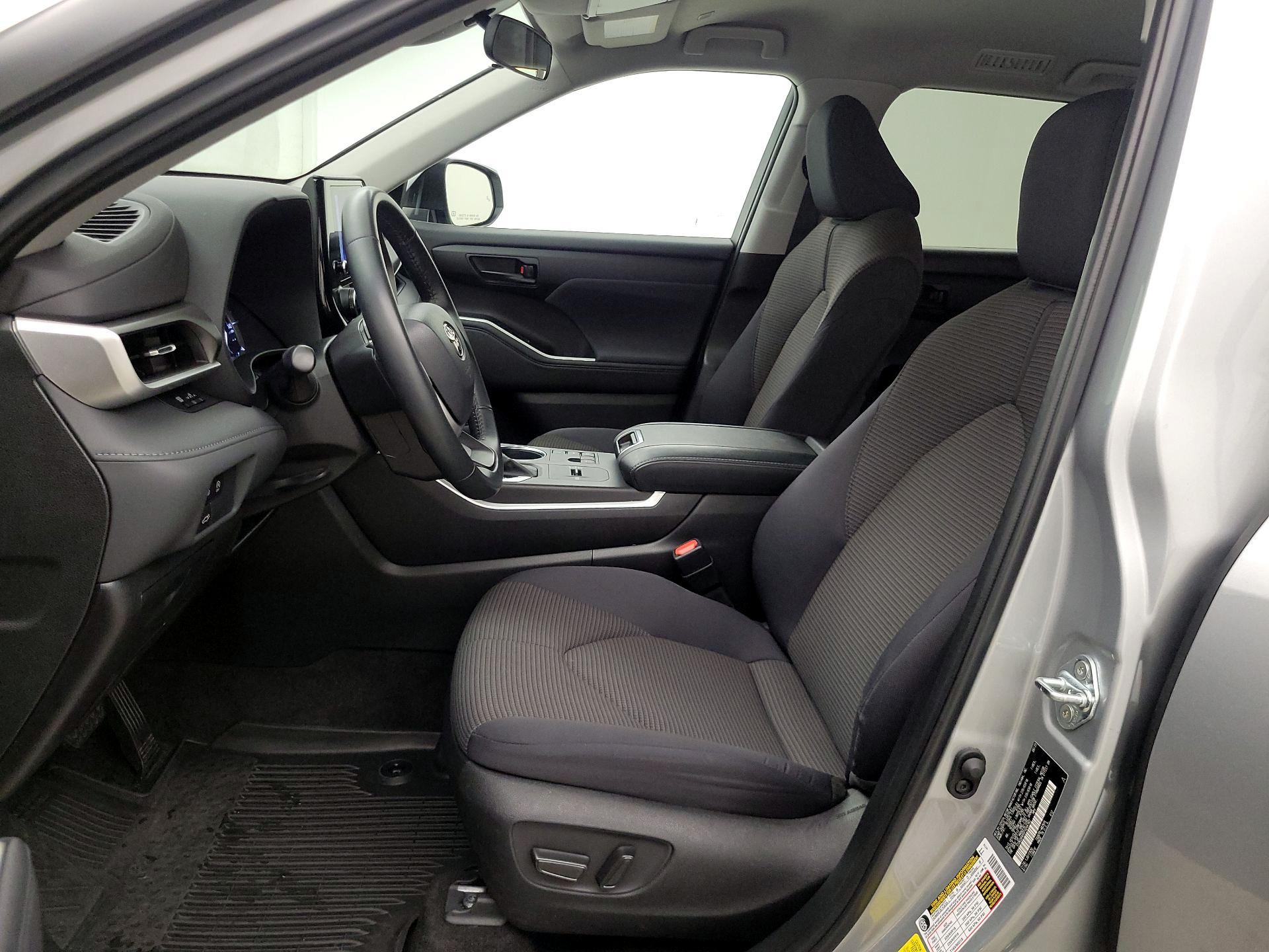 Thumbnail: 2023 Toyota Highlander - 11