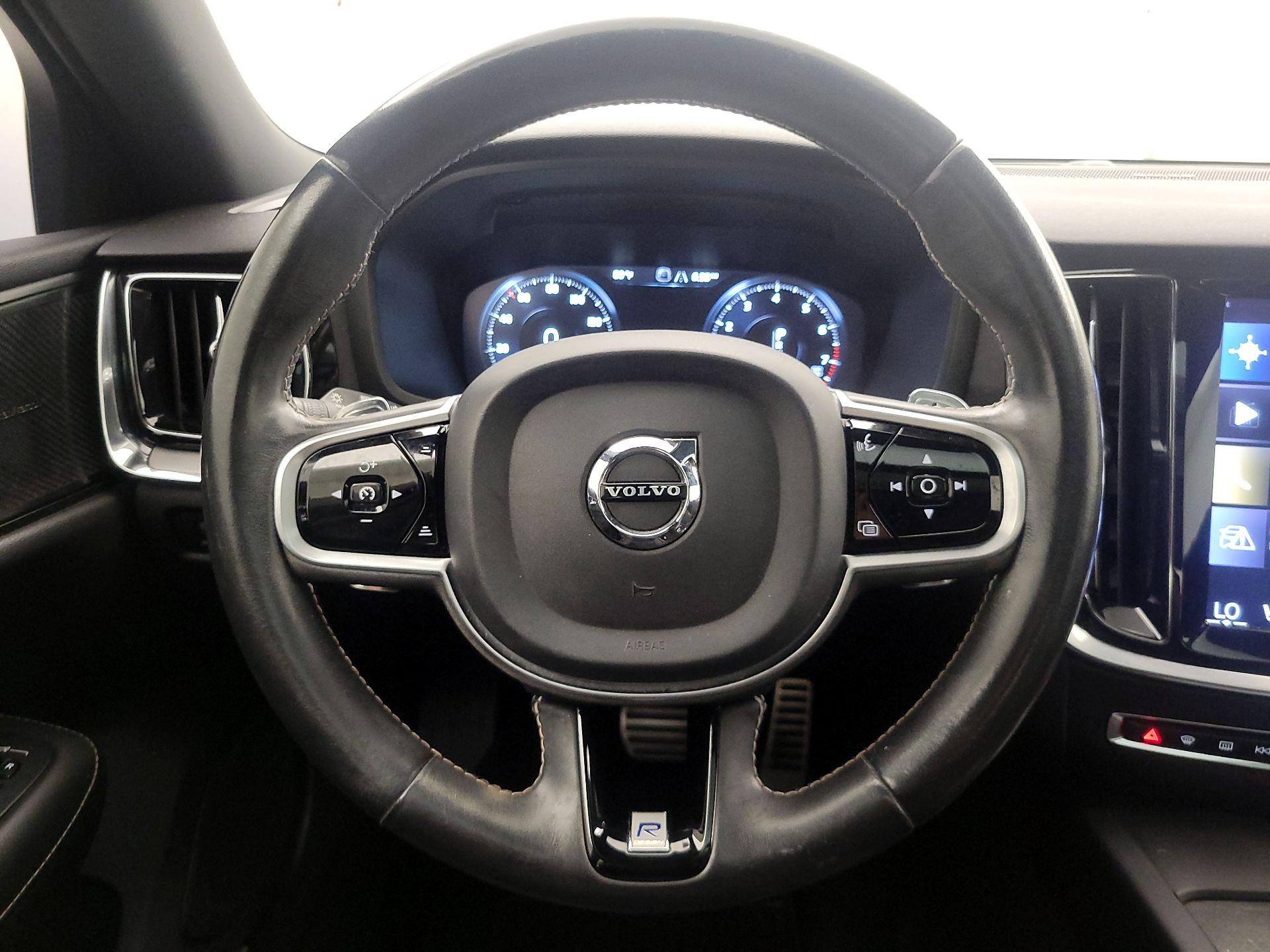 Thumbnail: 2019 Volvo S60 - 10
